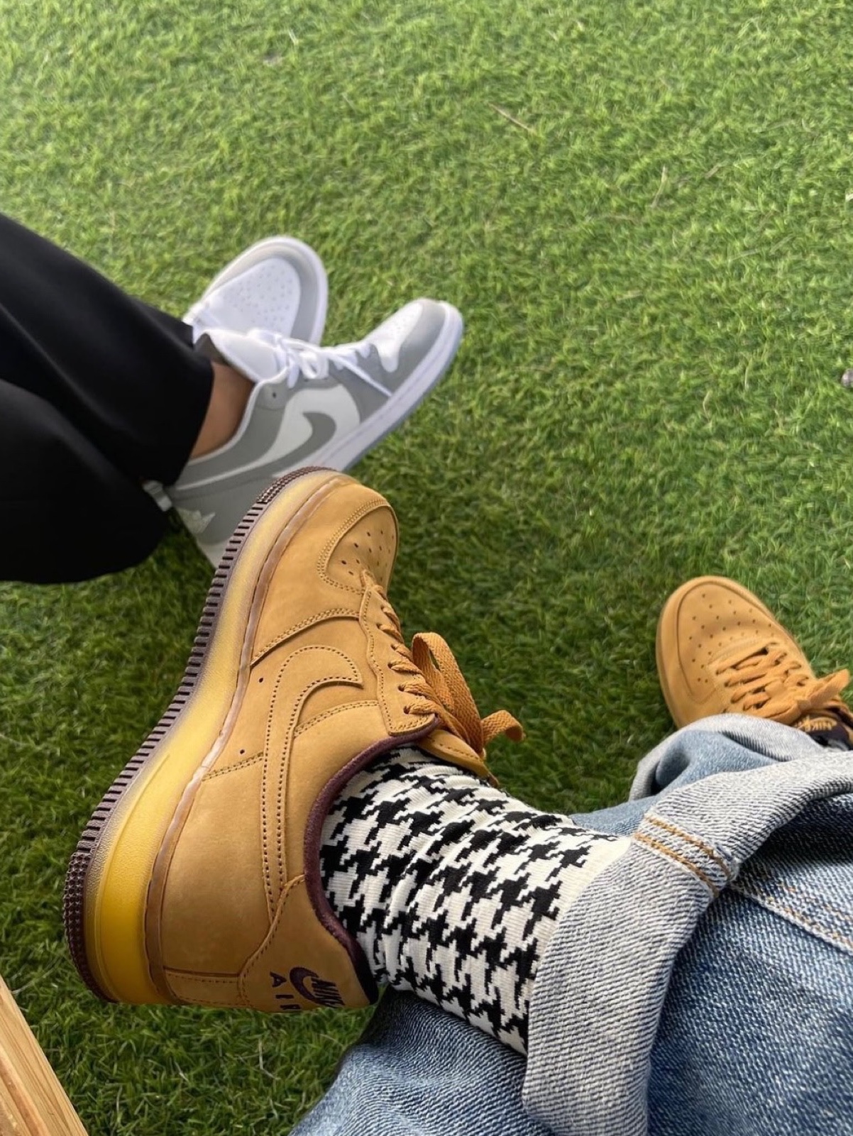Nike Air Force 1 Low Retro SP Wheat Mocha, (W) Jordan 1 Low White Wolf Grey 착용 스타일