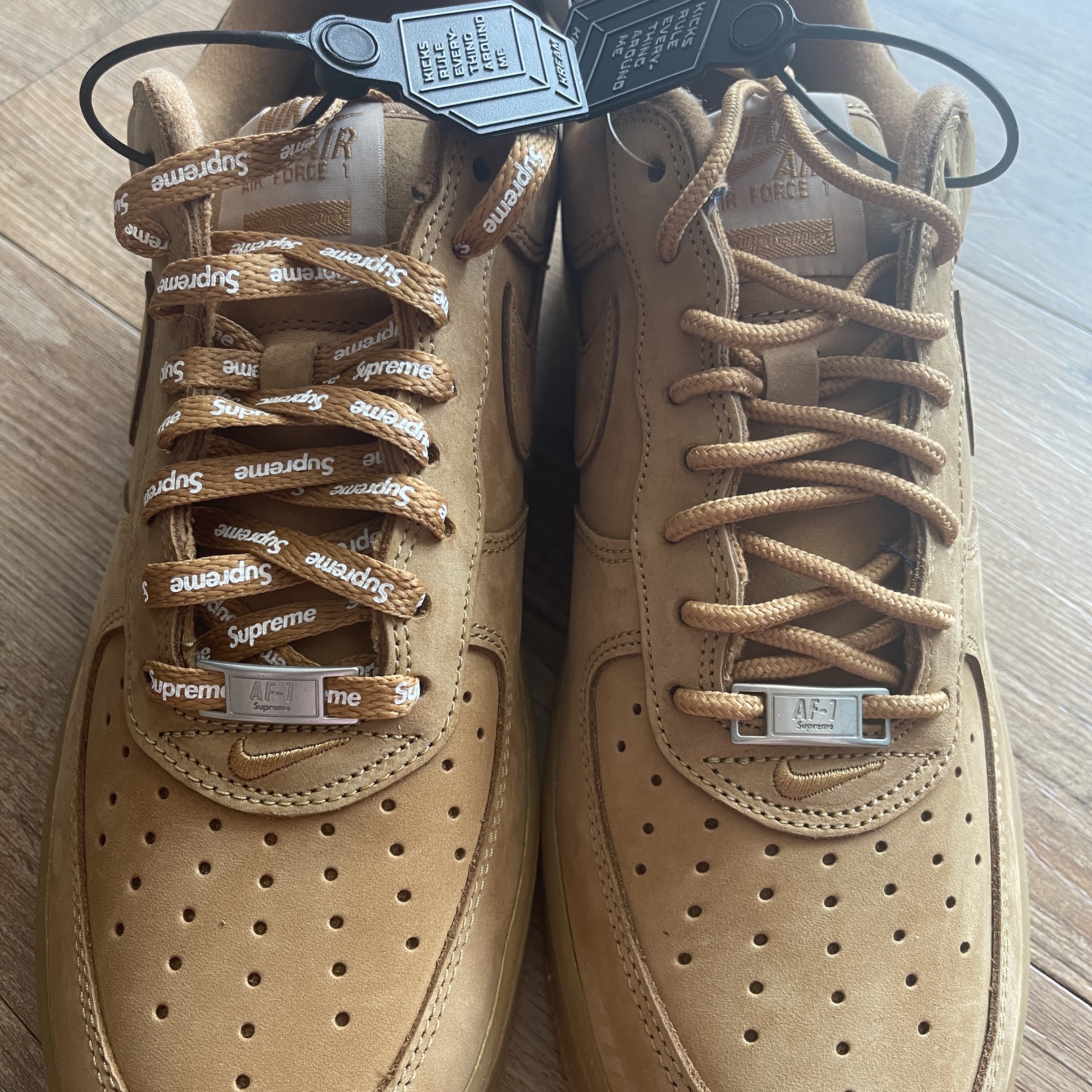 Nike x Supreme Air Force 1 Low Flax 착용 스타일 - 1