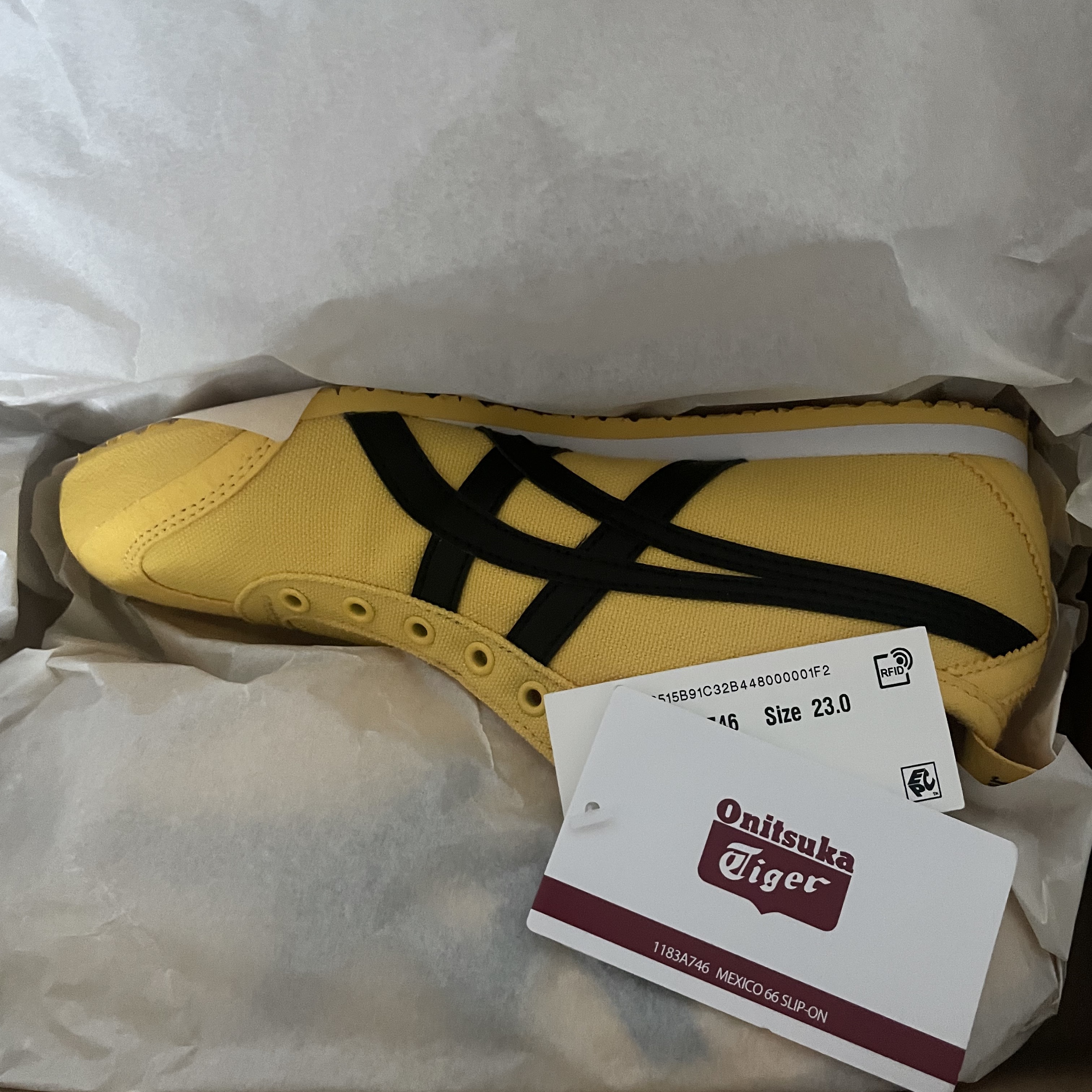 Onitsuka Tiger Mexico 66 Slip-On Yellow Black 착용 스타일 - 3