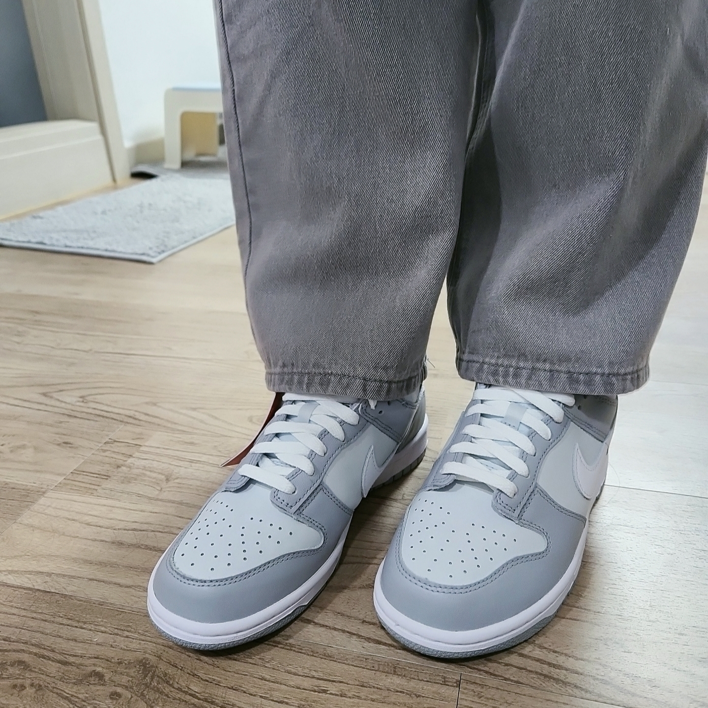 (GS) Nike Dunk Low Wolf Grey 착용 스타일 - 3
