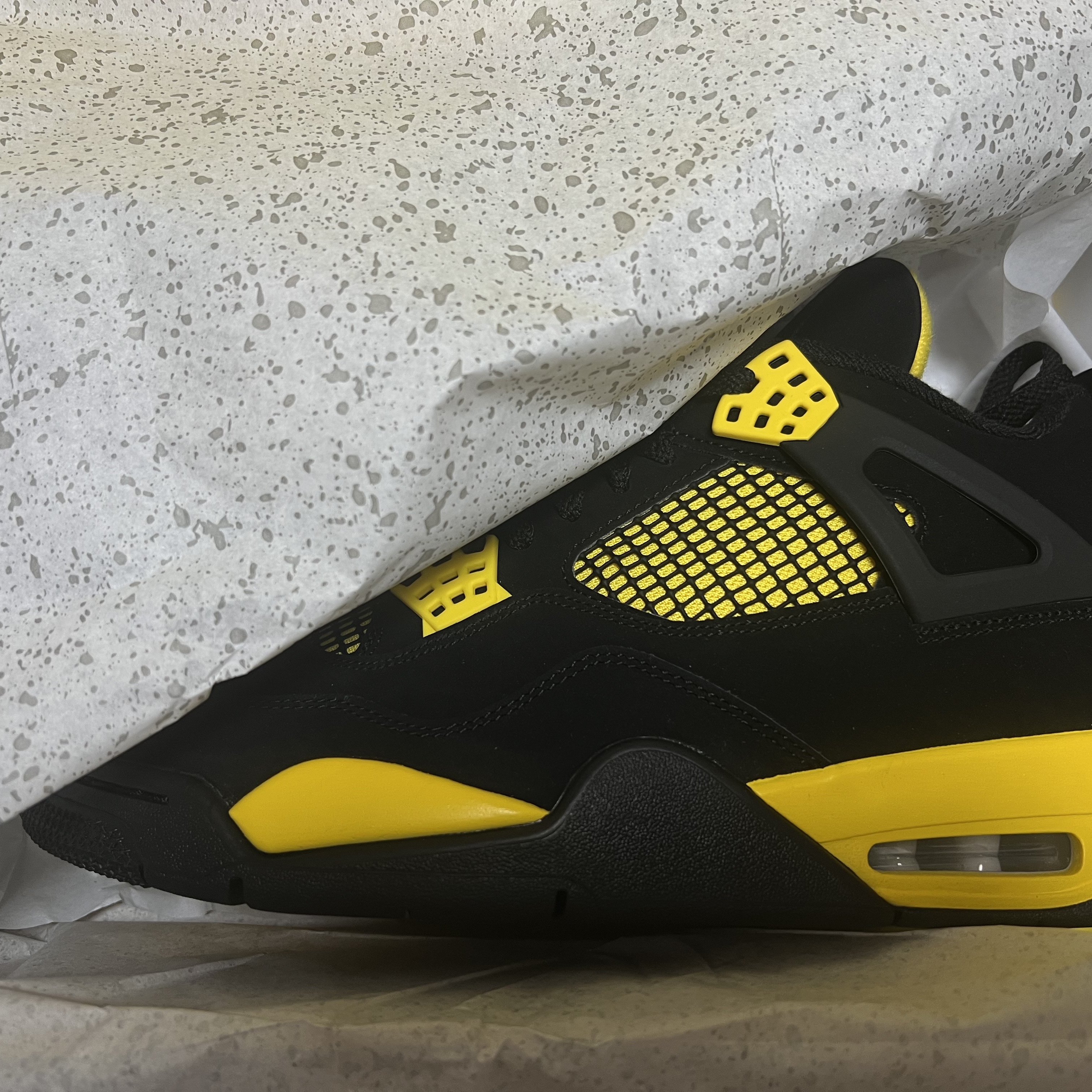 Jordan 4 Retro Thunder 2023 착용 스타일
