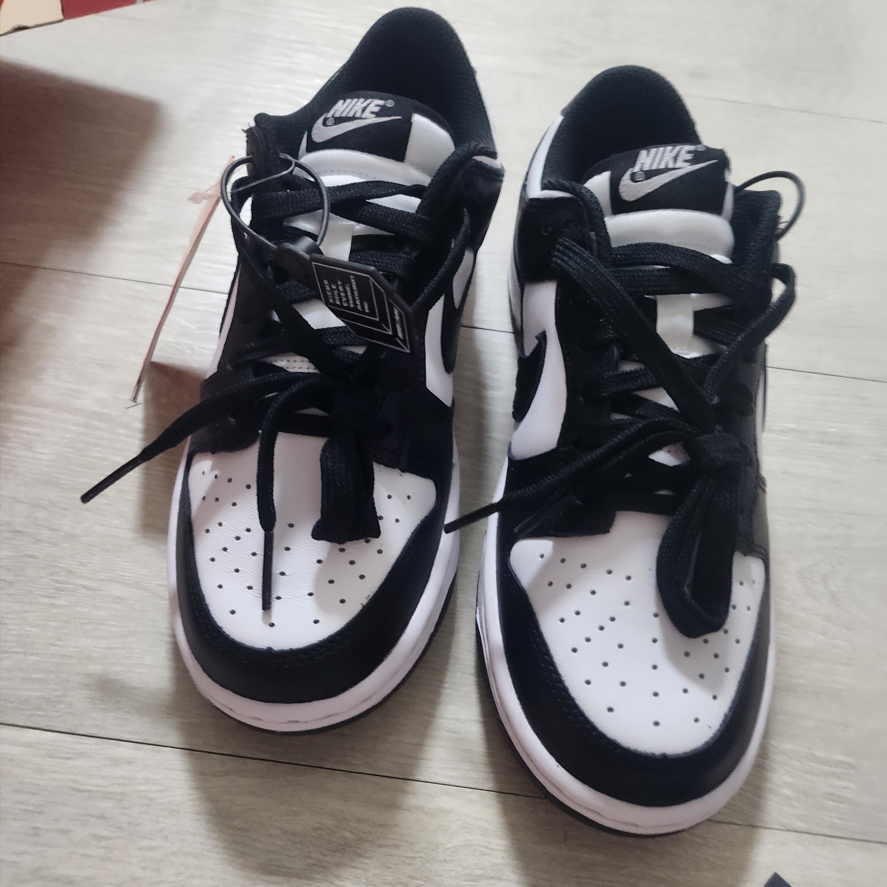 (W) Nike Dunk Low Black 착용 스타일 - 1
