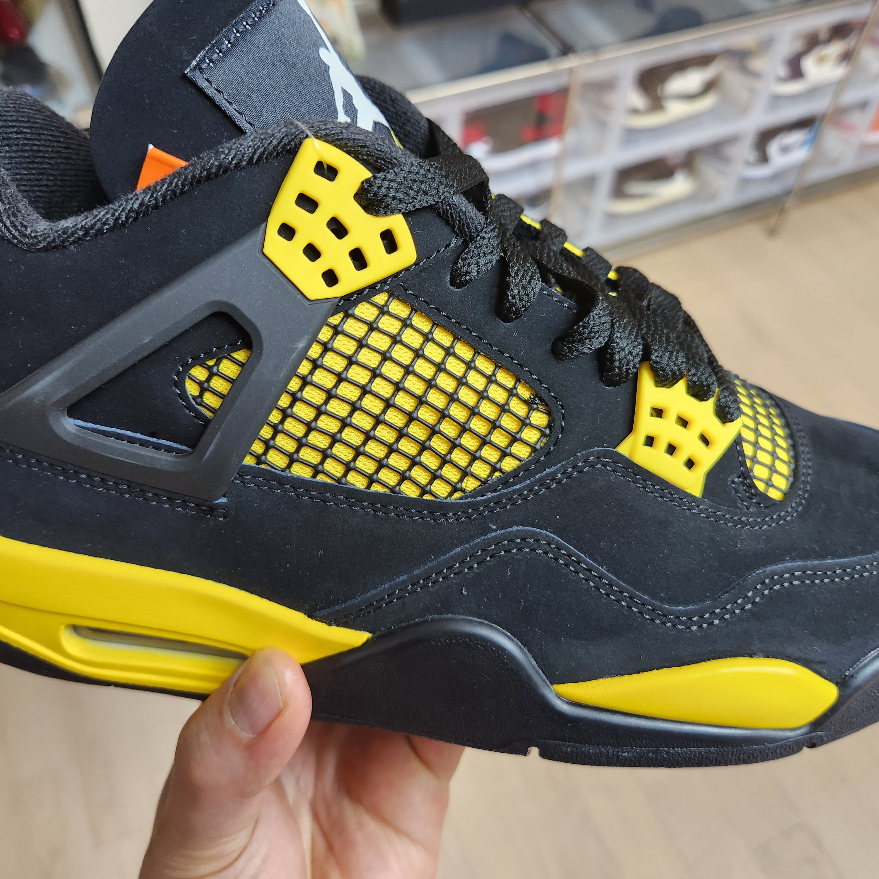 Jordan 4 Retro Thunder 2023 착용 스타일