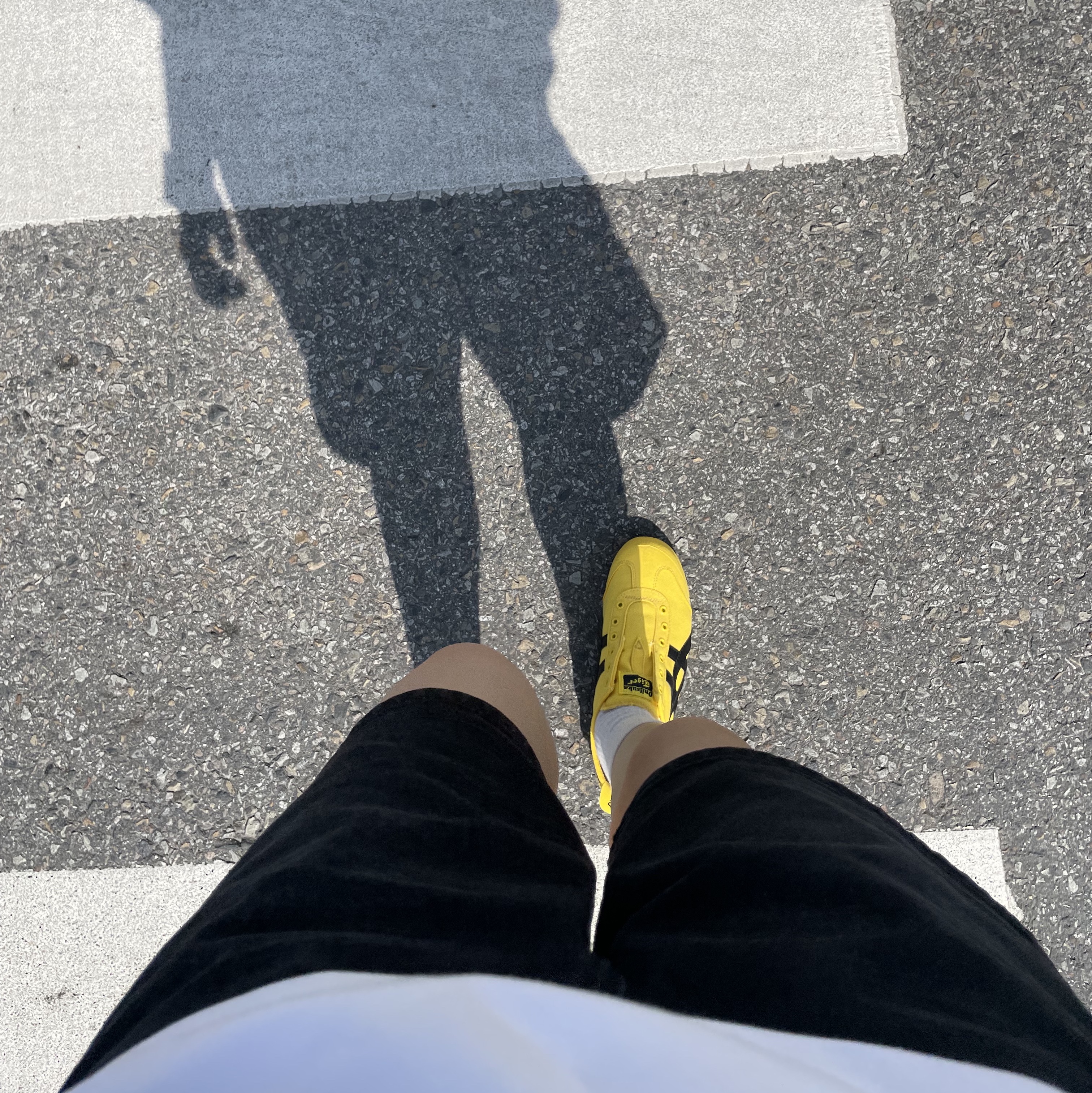 Onitsuka Tiger Mexico 66 Slip-On Yellow Black 착용 스타일 - 1