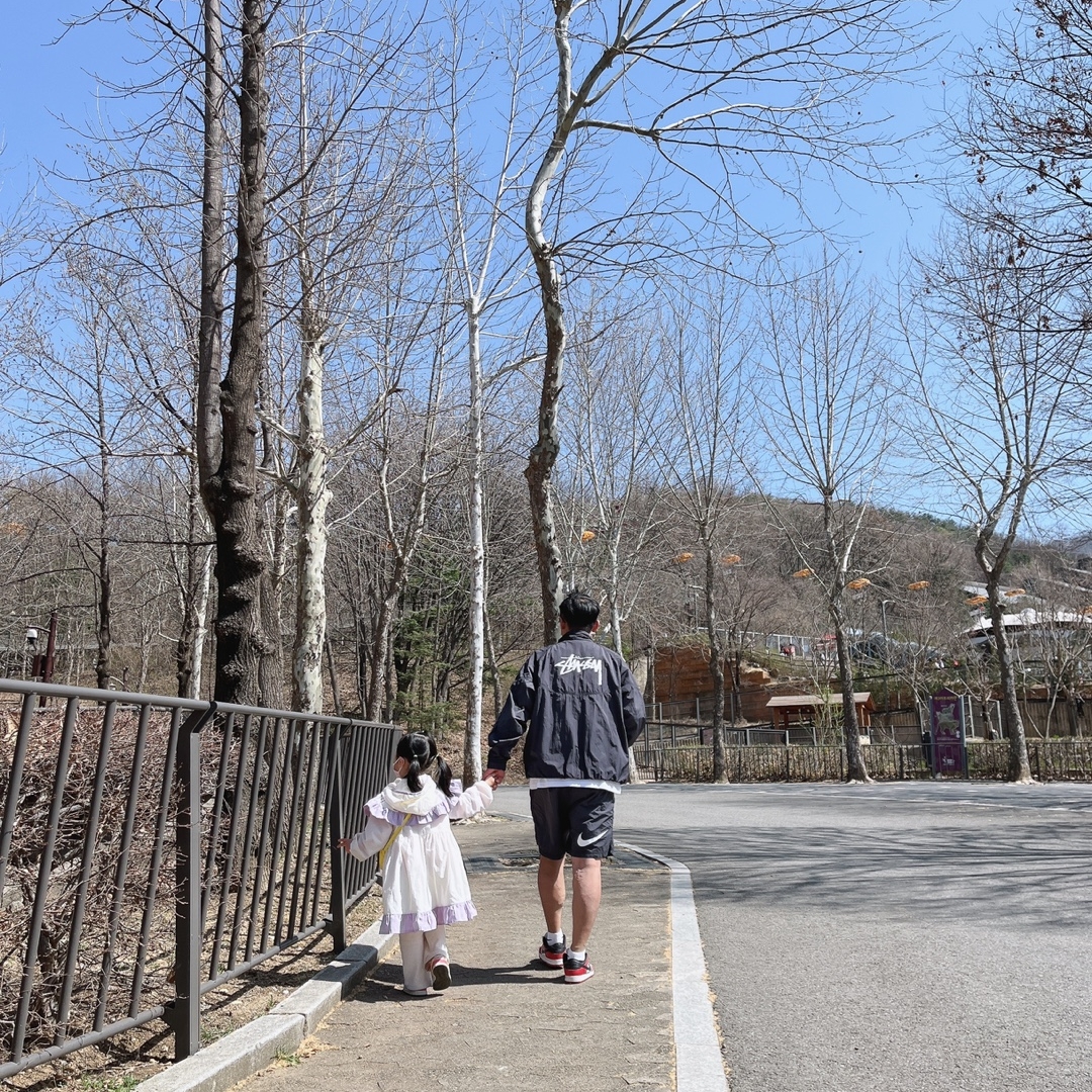 Nike x Stussy Windrunner Jacket Off Noir, Nike x Stussy Water Shorts Off Noir 착용 스타일