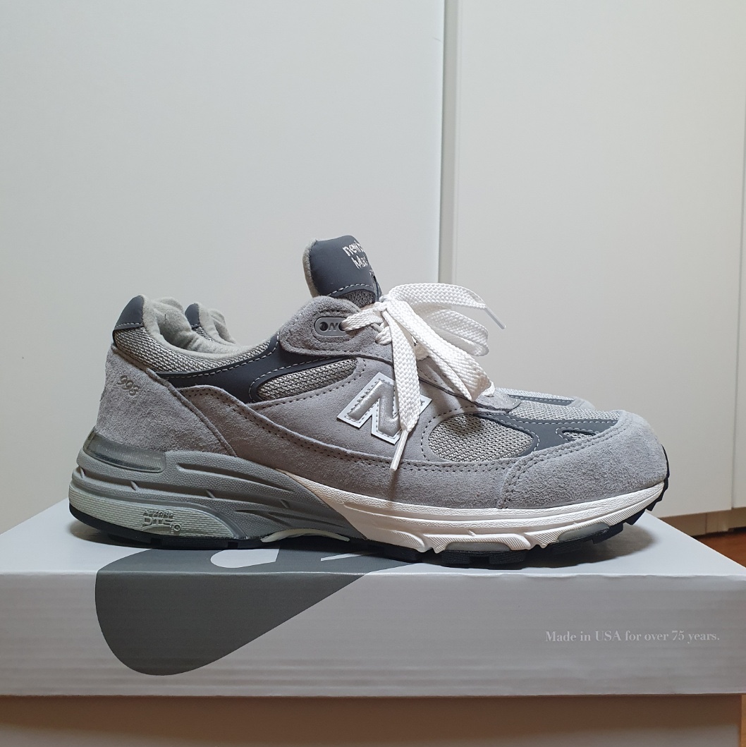 (W) New Balance 993 Made in USA Grey - D Wide 착용 스타일 - 1