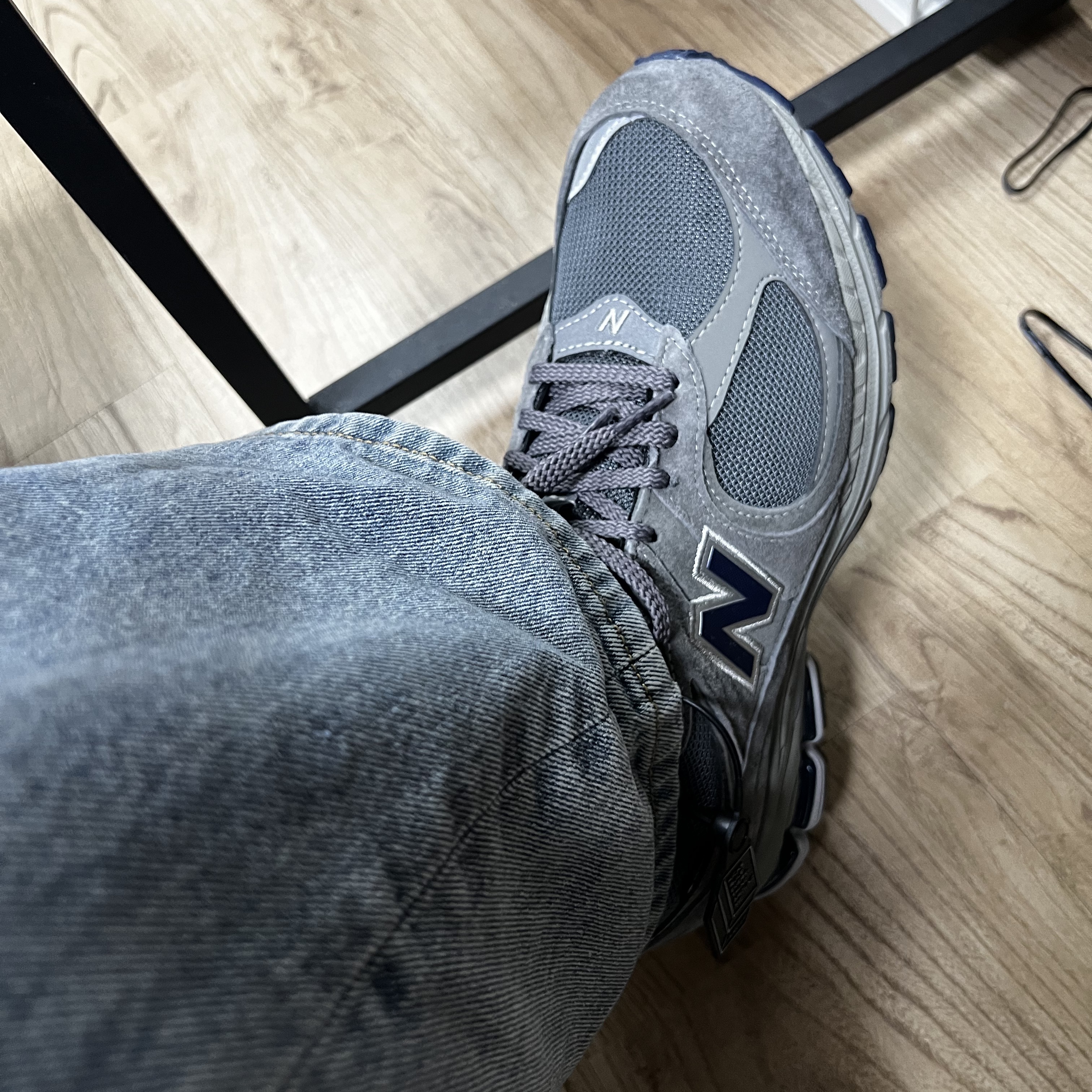 New Balance 2002R Gore-Tex Castlerock Natural Indigo 착용 스타일 - 1