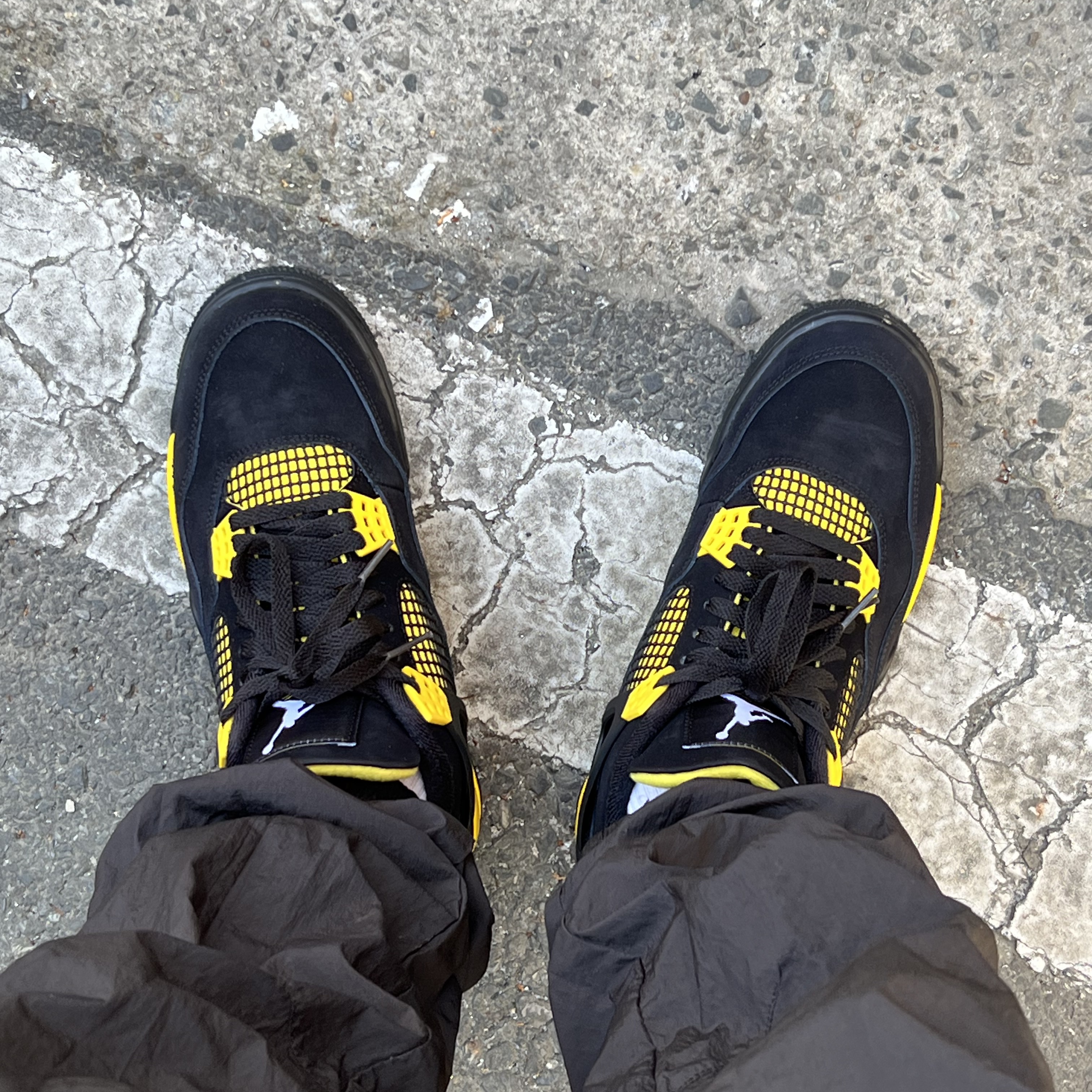 Jordan 4 Retro Thunder 2023, Rolex Day-Date 36mm 128238 Champgne Diamond-Set President 착용 스타일 - 2