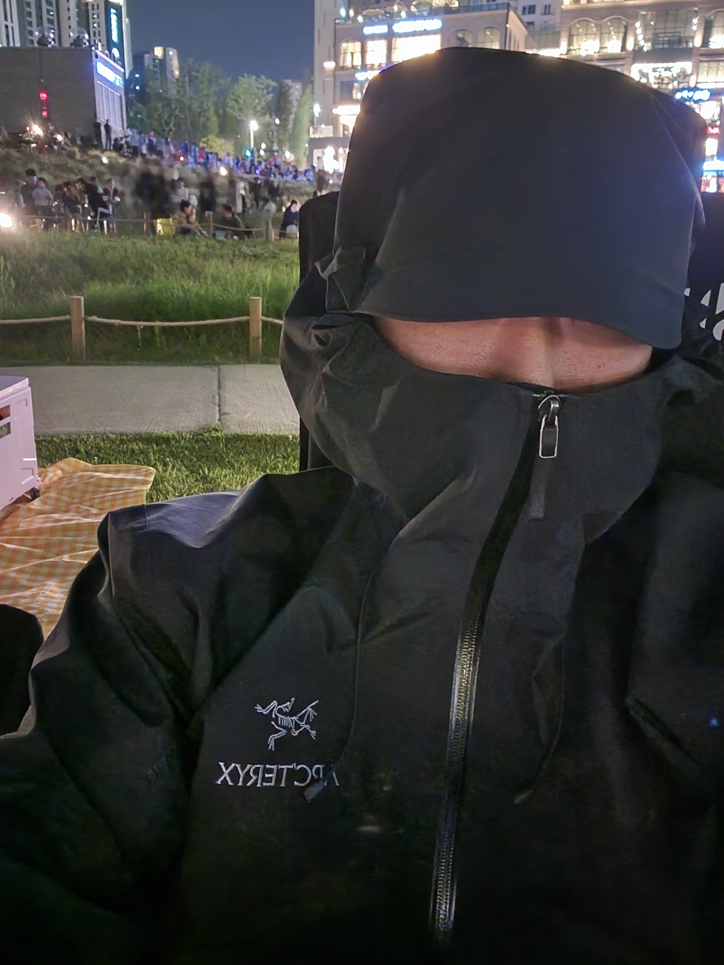 Arc'teryx Beta LT Jacket Black 착용 스타일 - 1