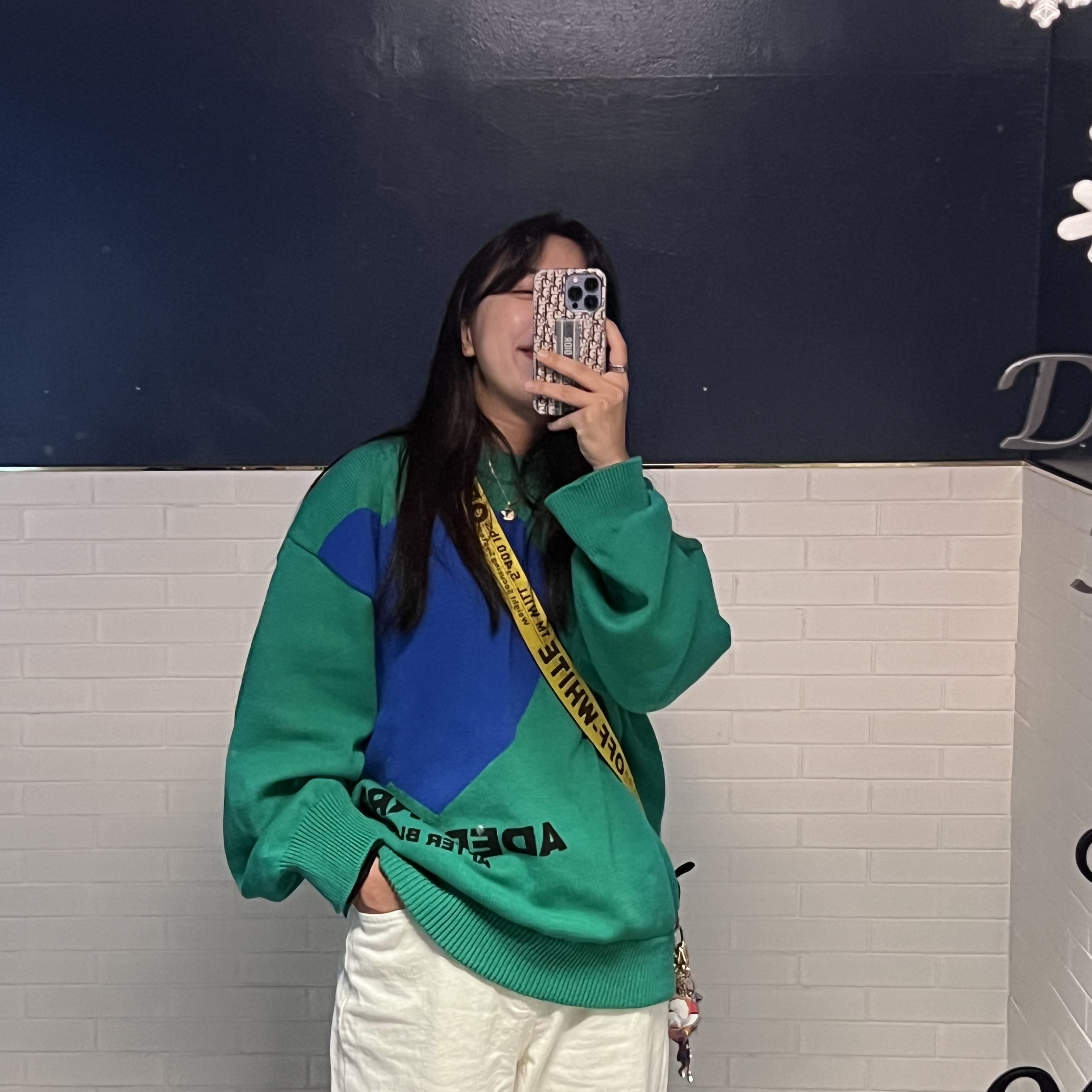 Ader Error Twin Heart Logo Knit Green, Off-White OW Logo Nylon Crossbody Bag Black 착용 스타일