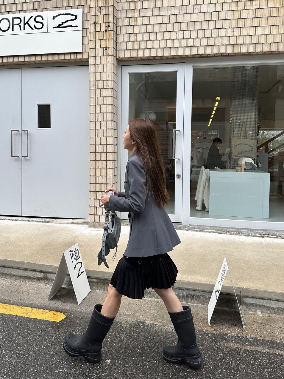 Balenciaga x Crocs Rubber Boot Black, (W) Balenciaga x Crocs Rubber Boot Black 착용 스타일