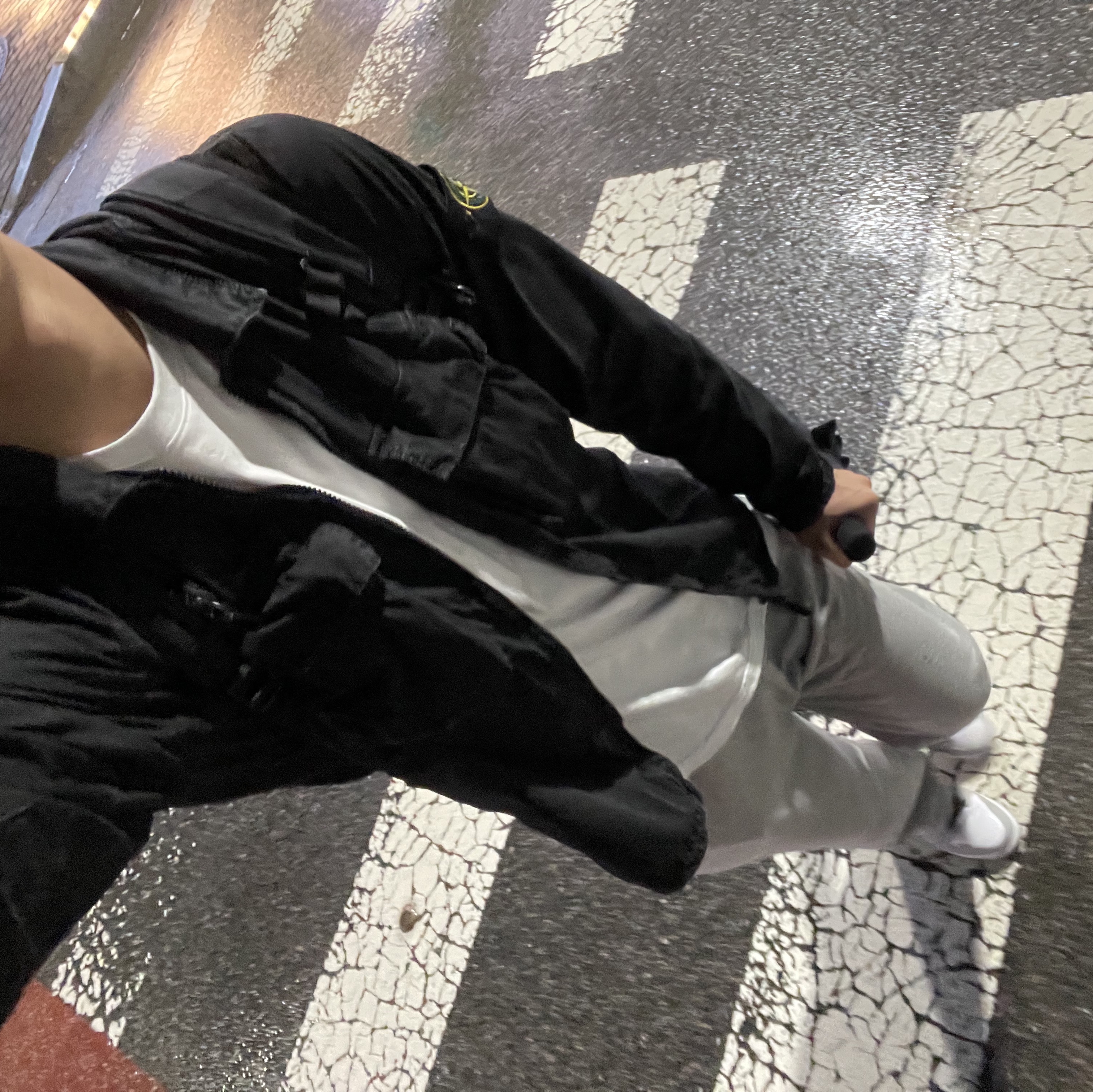 Stone Island 114WN T.CO+OLD Overshirt Black - 22SS, Jordan 1 Mid Light Smoke Grey 착용 스타일