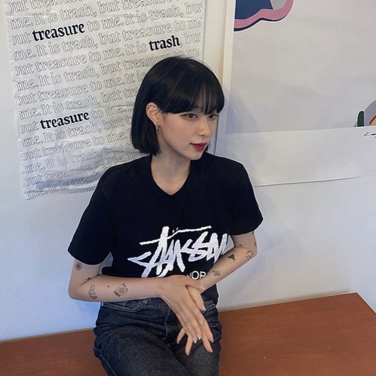 Stussy World Tour T-Shirt Black 착용 스타일