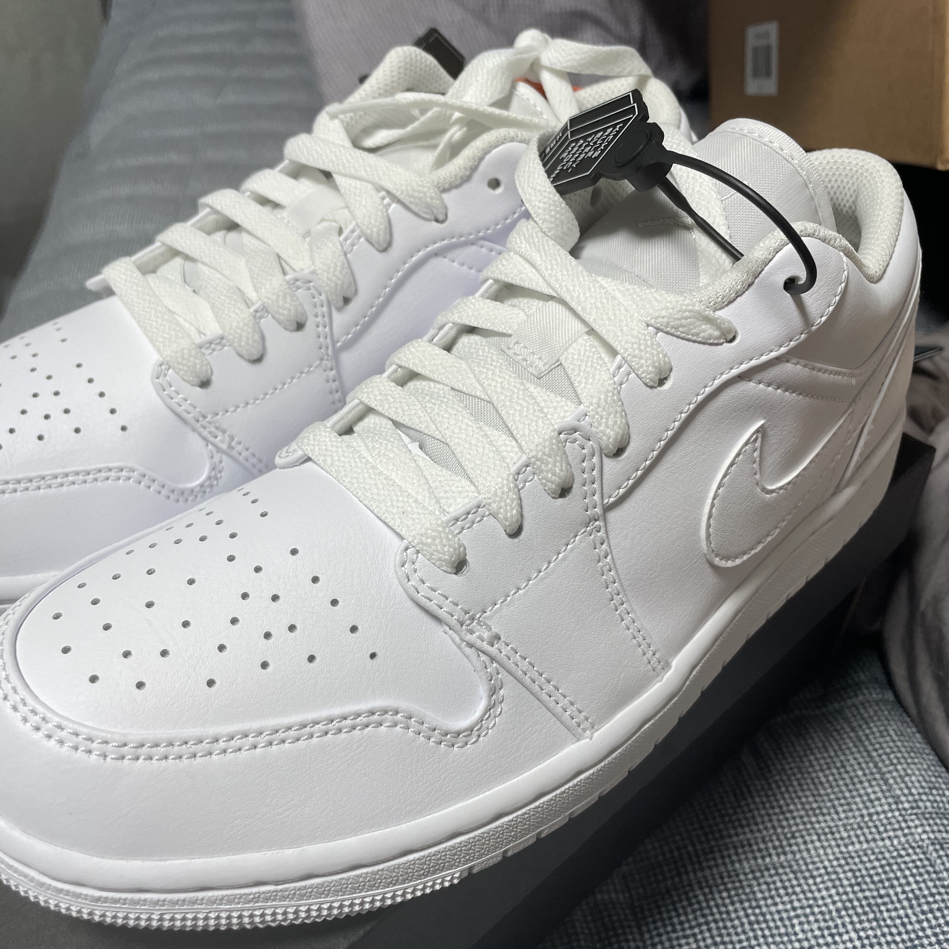 Jordan 1 Low Triple White 착용 스타일