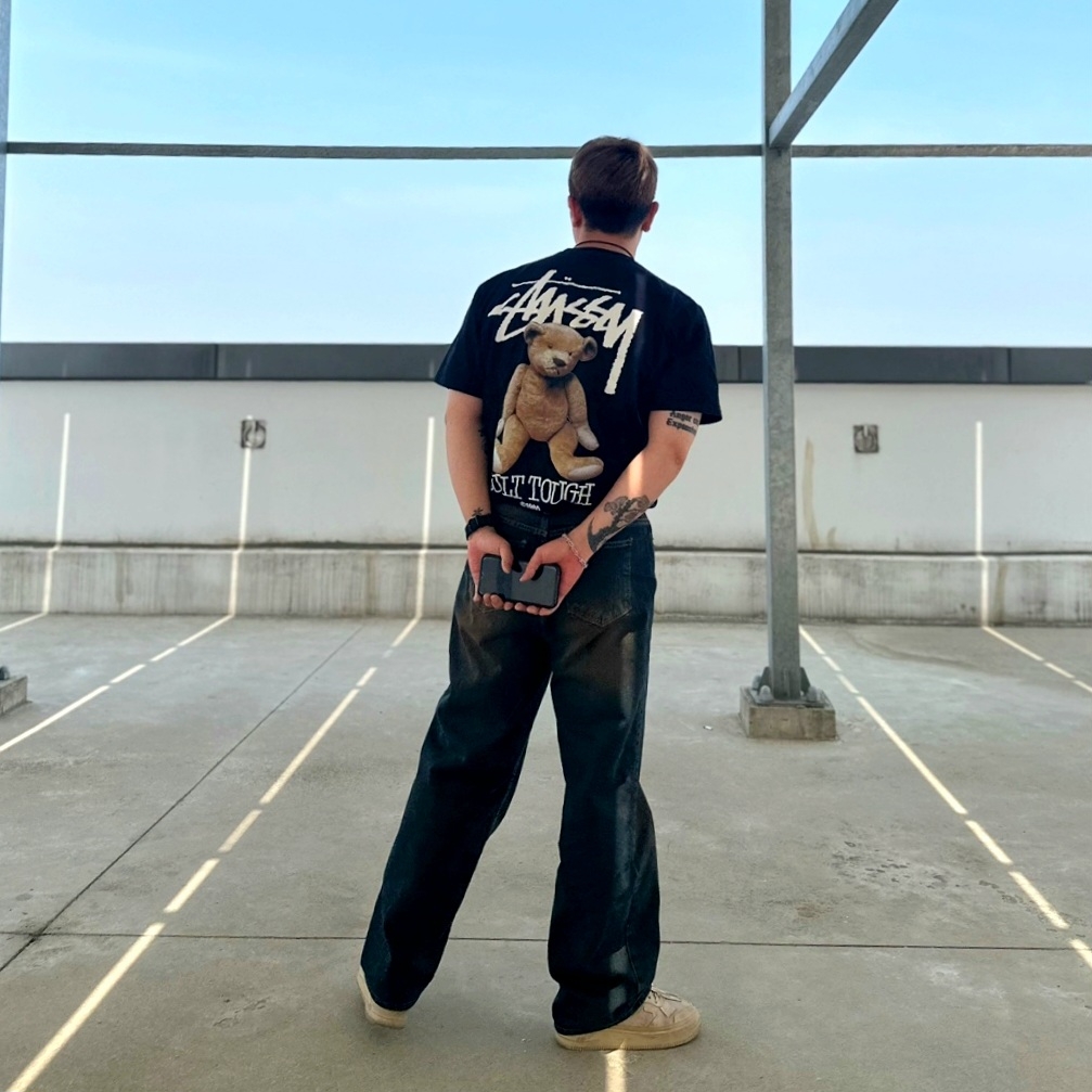 Stussy Built Tough T-Shirt Black, Nike x Billie Eilish Air Force 1 Low '07 SP Mushroom 착용 스타일