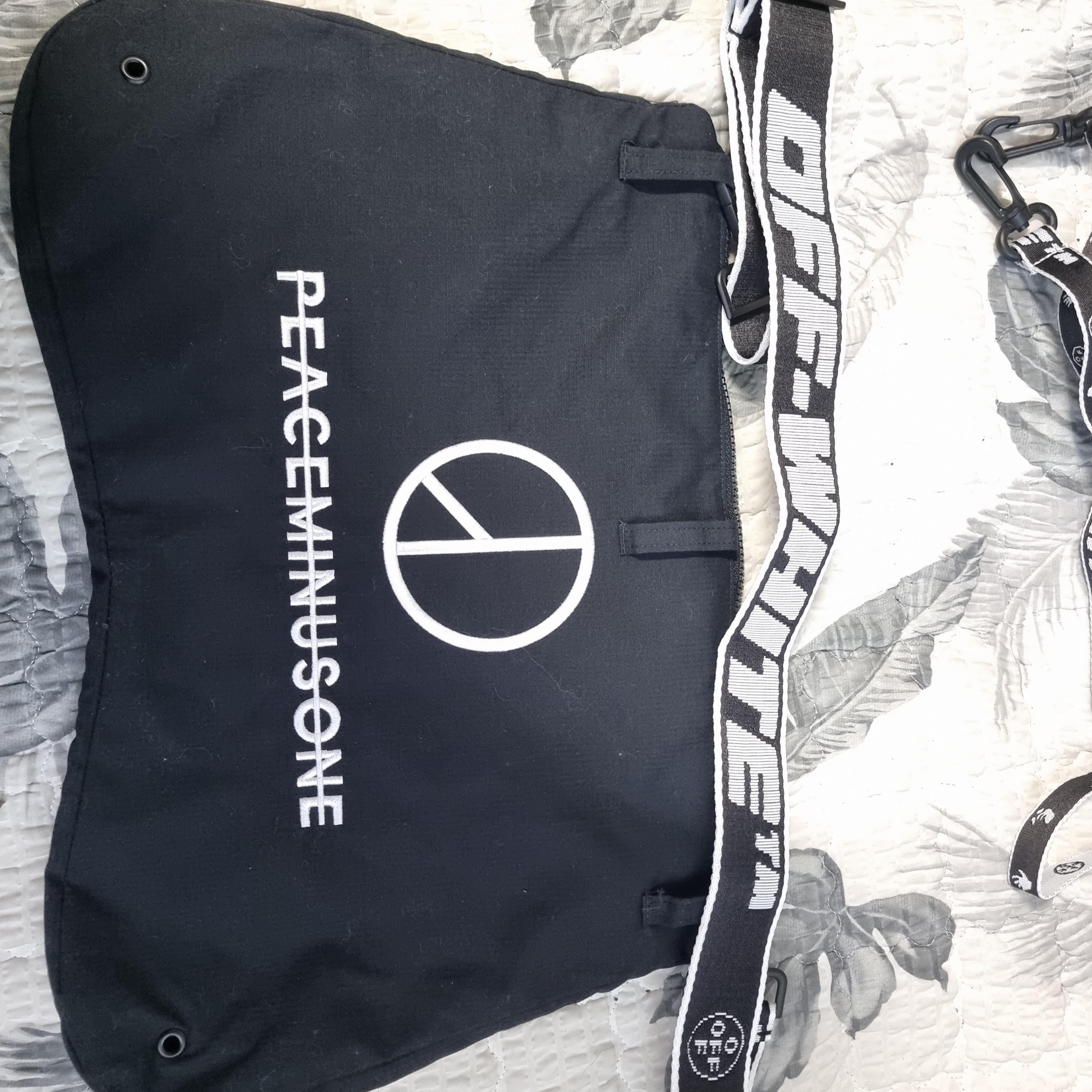 Nike x Peaceminusone Wide Pants Black (DR0096-010) 착용 스타일 - 2