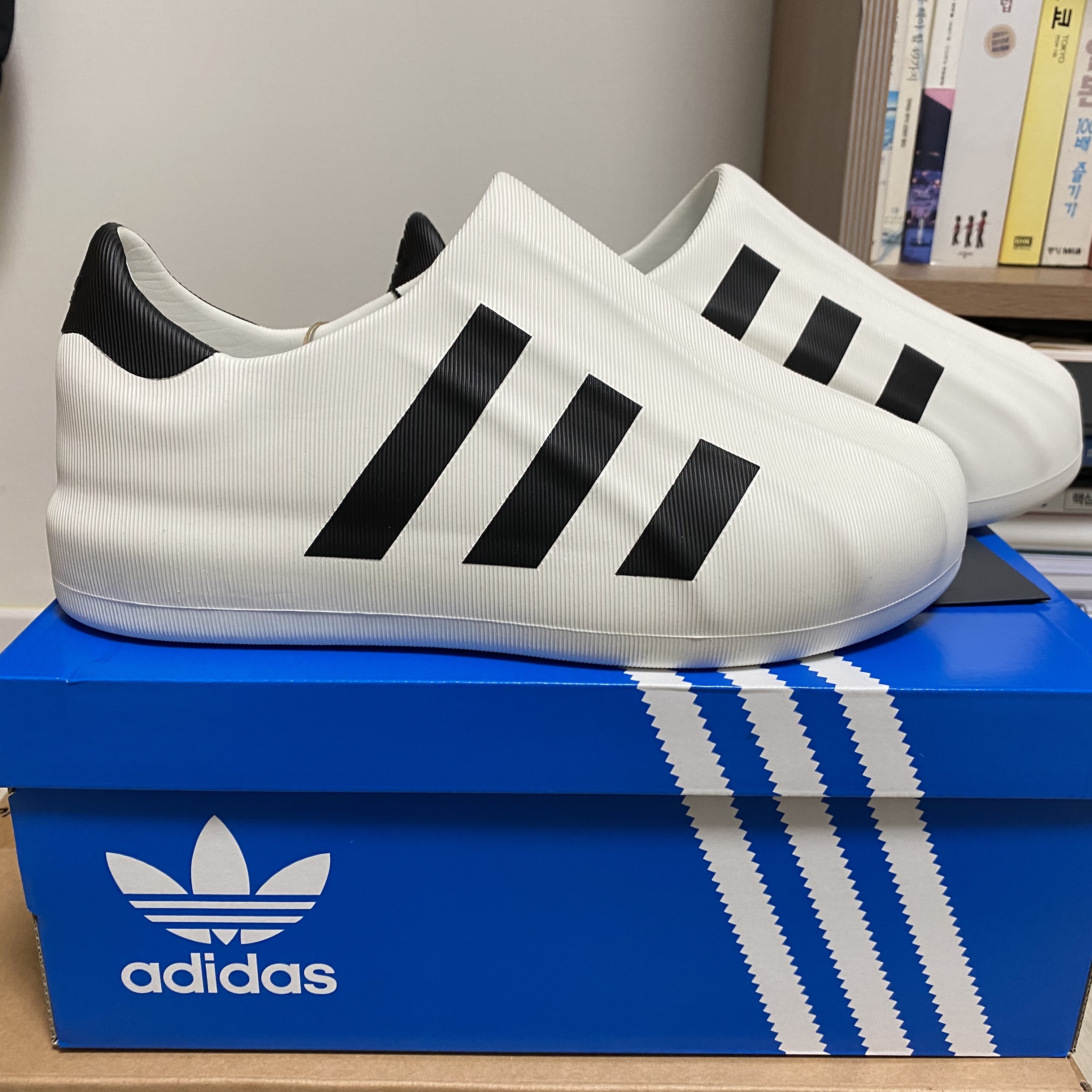 Adidas Adifom Superstar Core White 착용 스타일 - 2