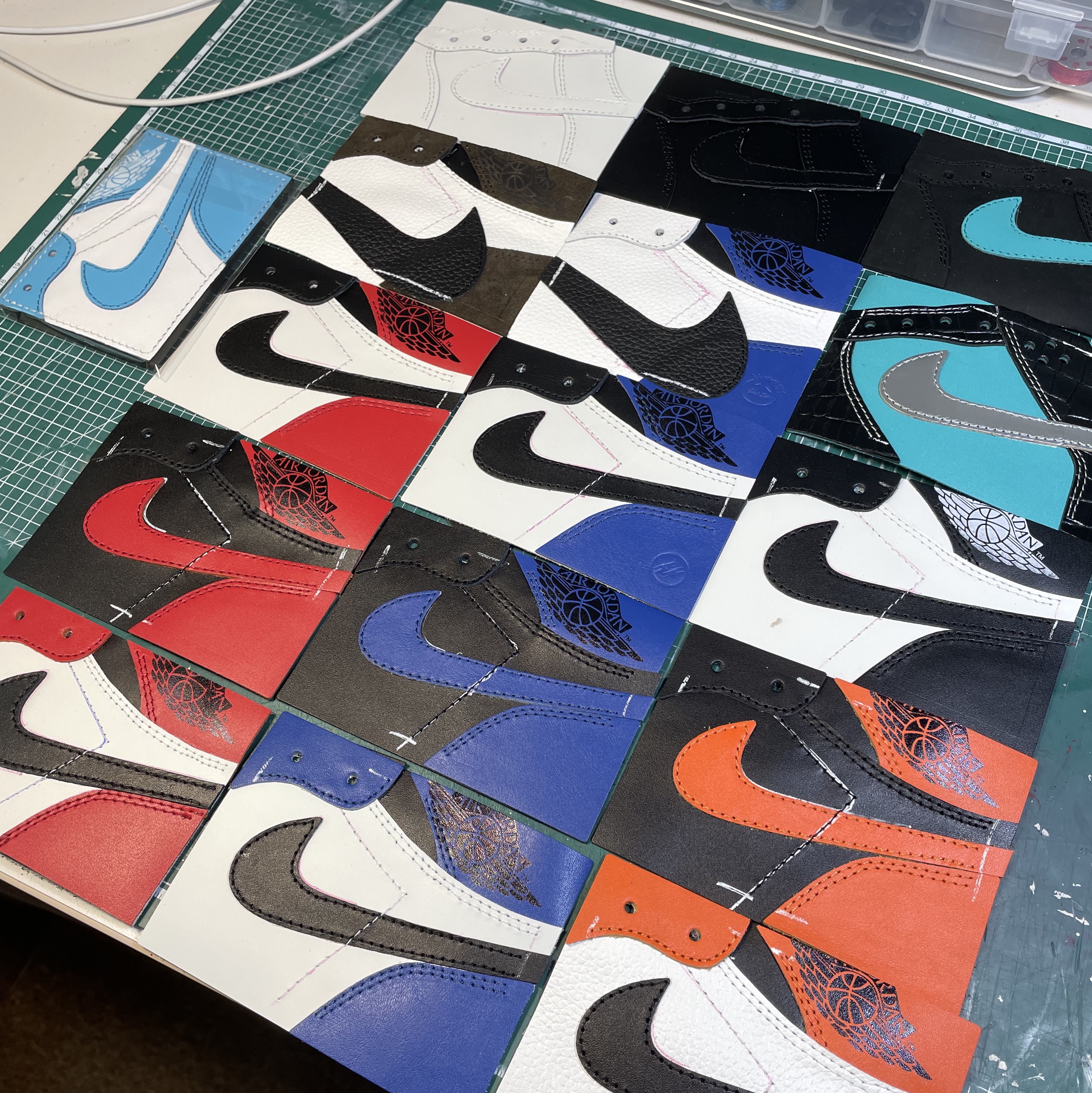 Jordan 1 x Travis Scott x Fragment Retro High OG SP Military Blue, Jordan 1 Retro High OG Chicago 2022 착용 스타일