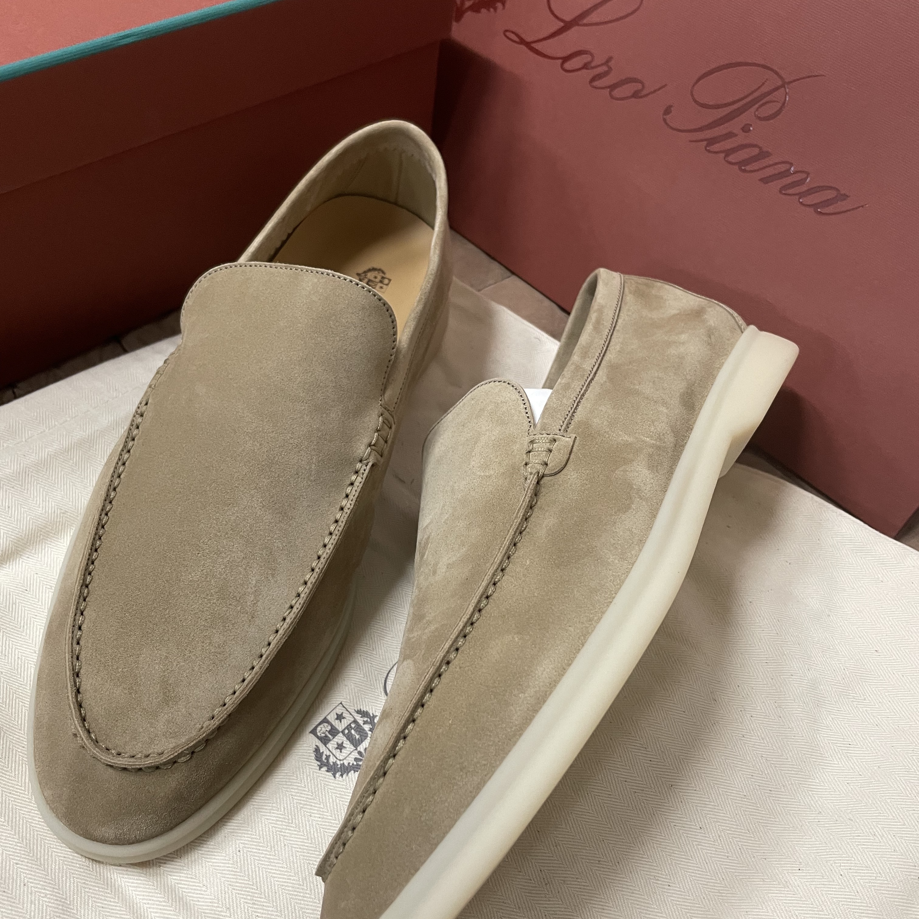 Loro Piana Summer Walk Suede Calfskin Light Wood Smoke 착용 스타일 - 2