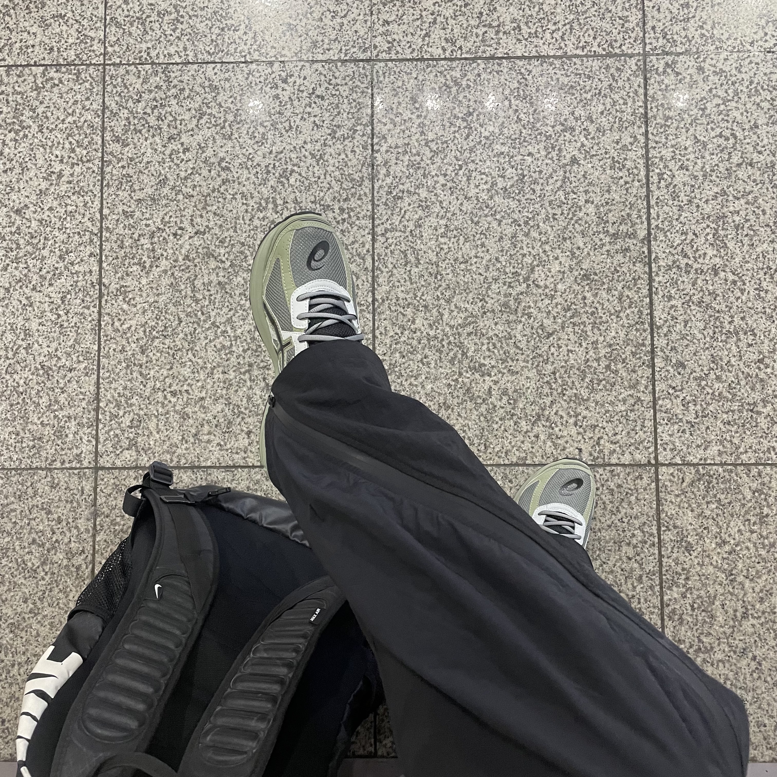 Asics Jog 100 S Sheet Rock - 2E Wide 착용 스타일