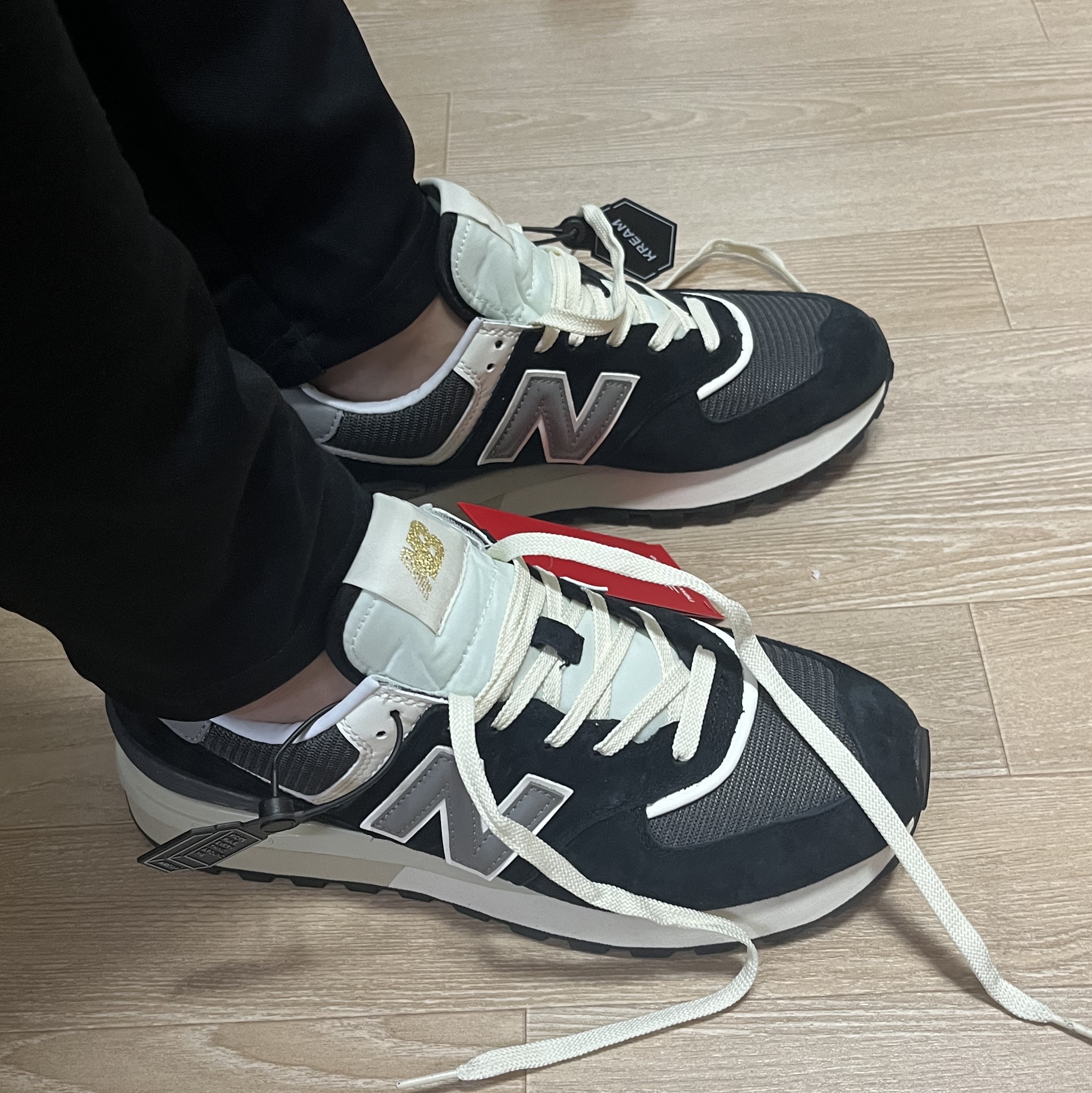 New Balance 574 Legacy Black 착용 스타일