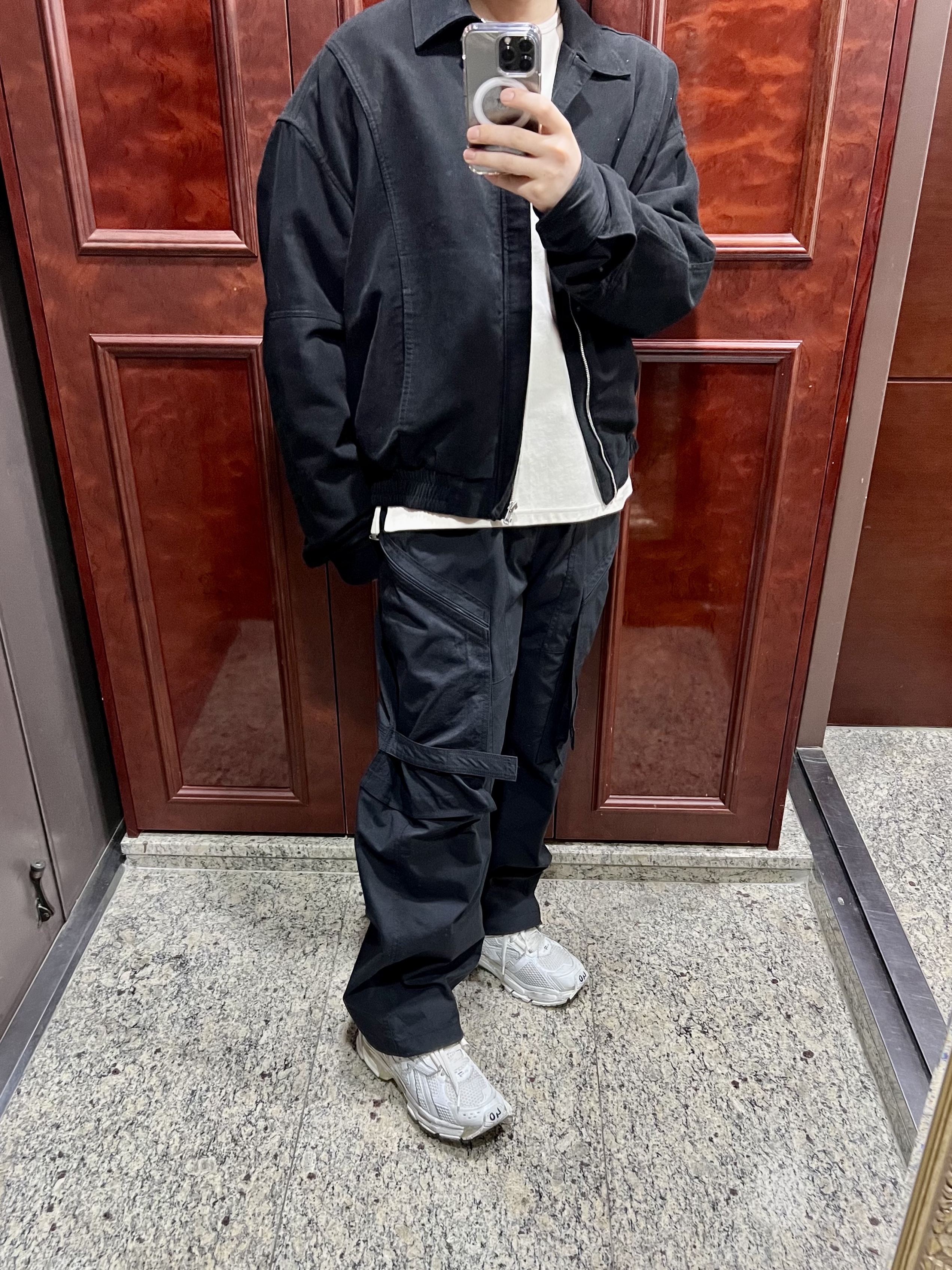 Balenciaga Runner Sneakers White 착용 스타일