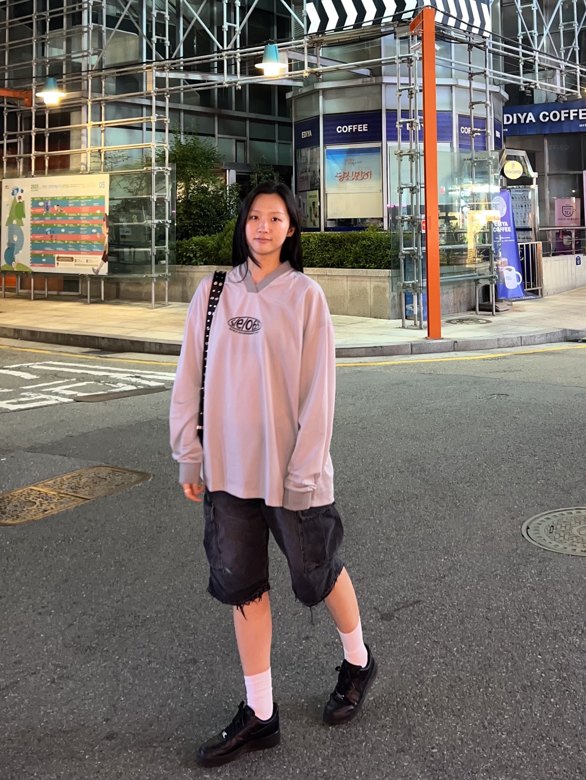 에스이오 메쉬 저지 탑 그레이, 나이키 에어포스 1 '07 로우 트리플 블랙 착용 스타일 - 1