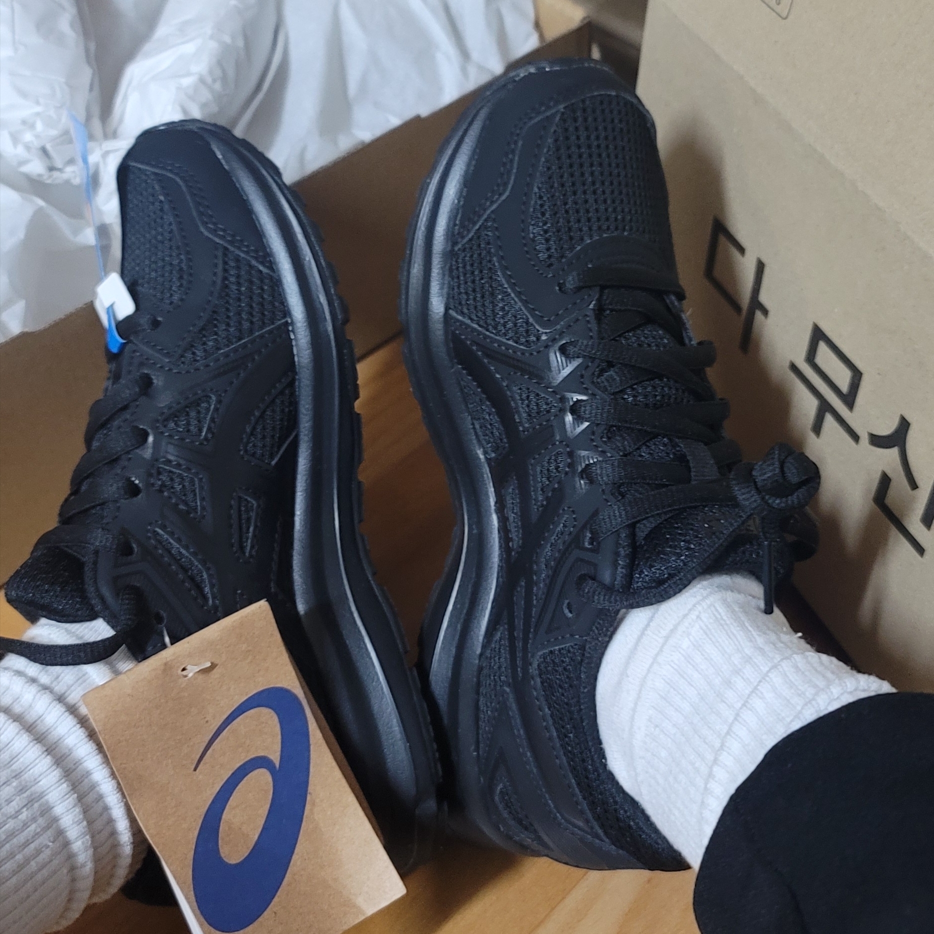 Asics Jog 100 T Black - 4E Extra Wide 착용 스타일