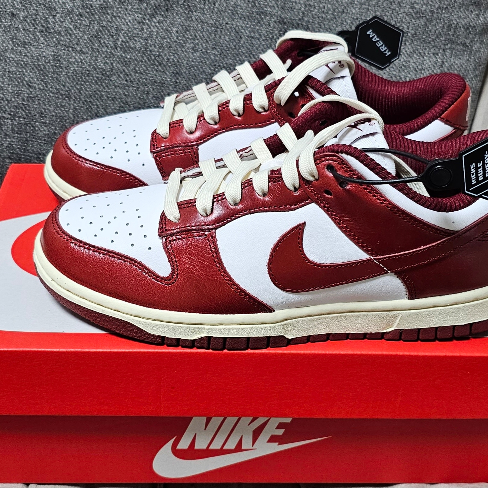 (W) Nike Dunk Low Retro PRM Team Red and White 착용 스타일