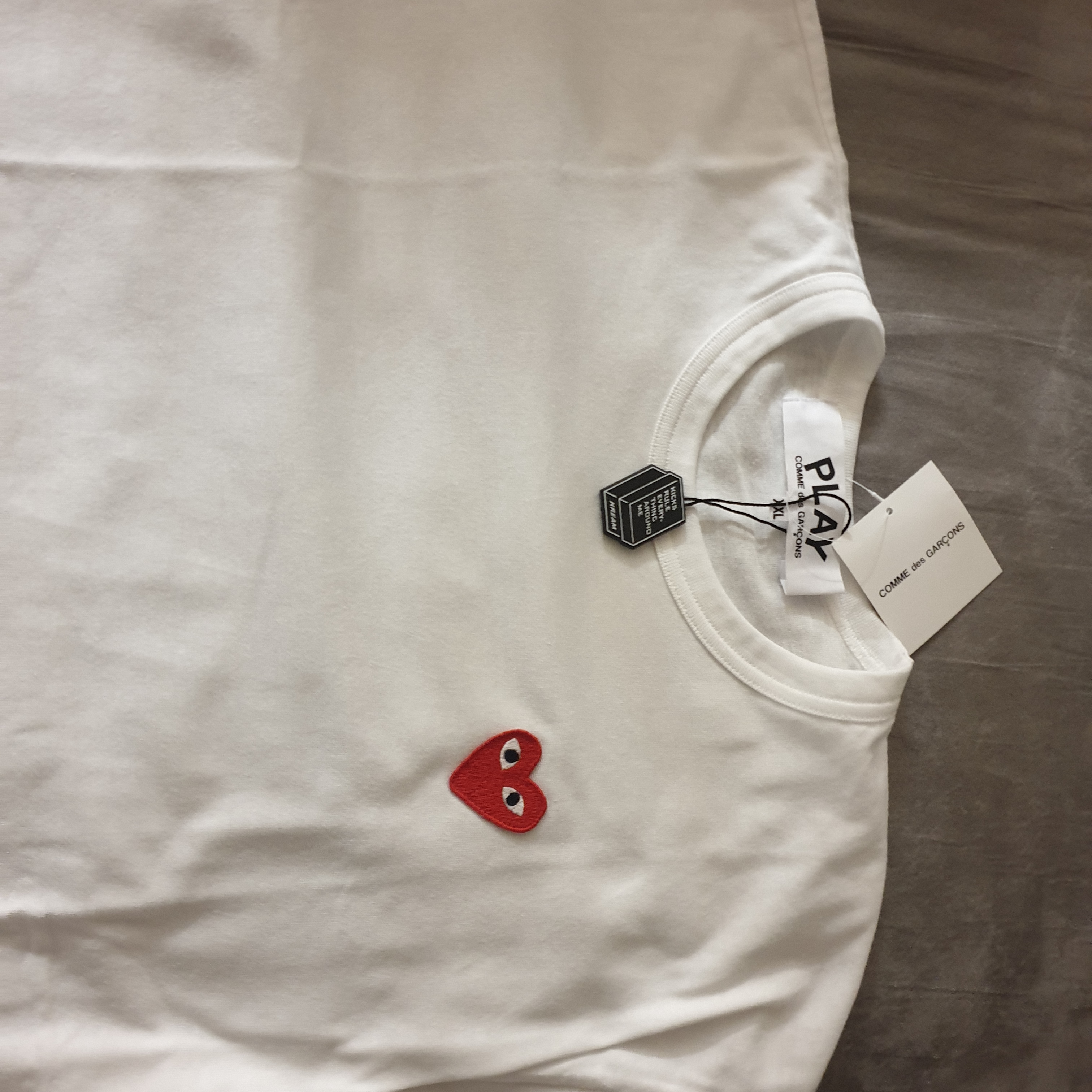 Play Comme des Garcons Red Heart T-Shirt White 착용 스타일