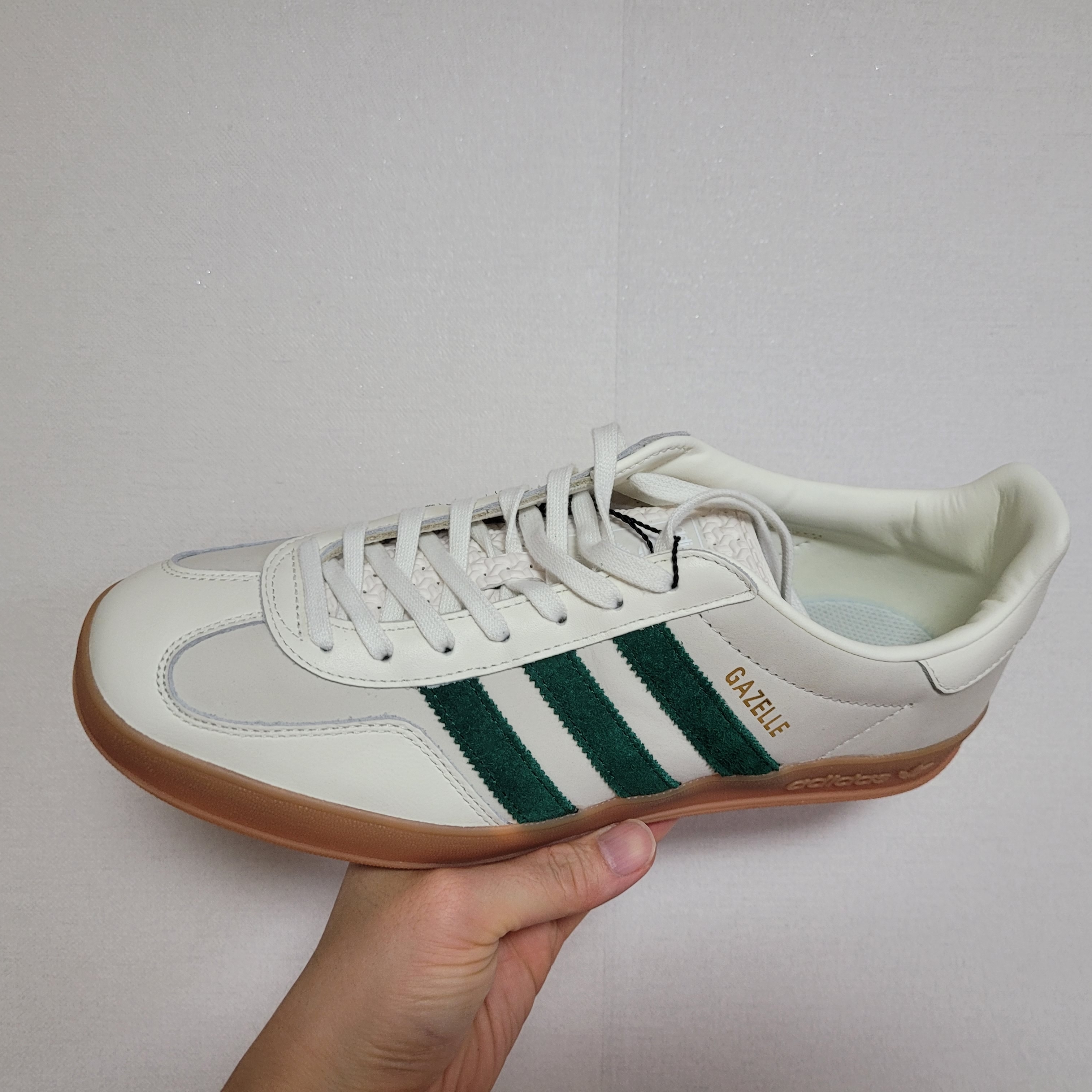 Adidas x Emmi Gazelle Indoor Off White Dark Green 착용 스타일 - 2