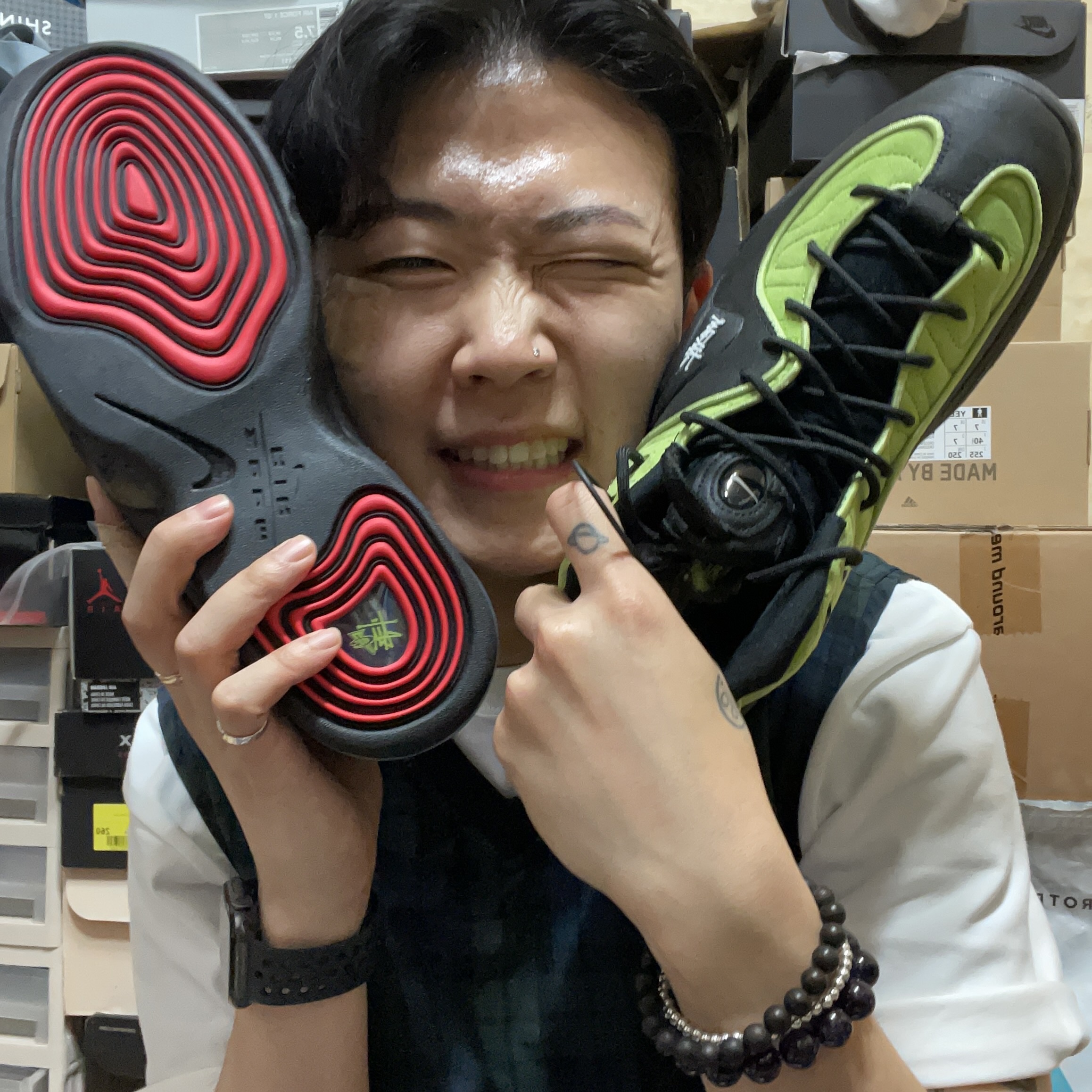 Nike x Stussy Air Penny II Vivid Green and Black 착용 스타일 - 2