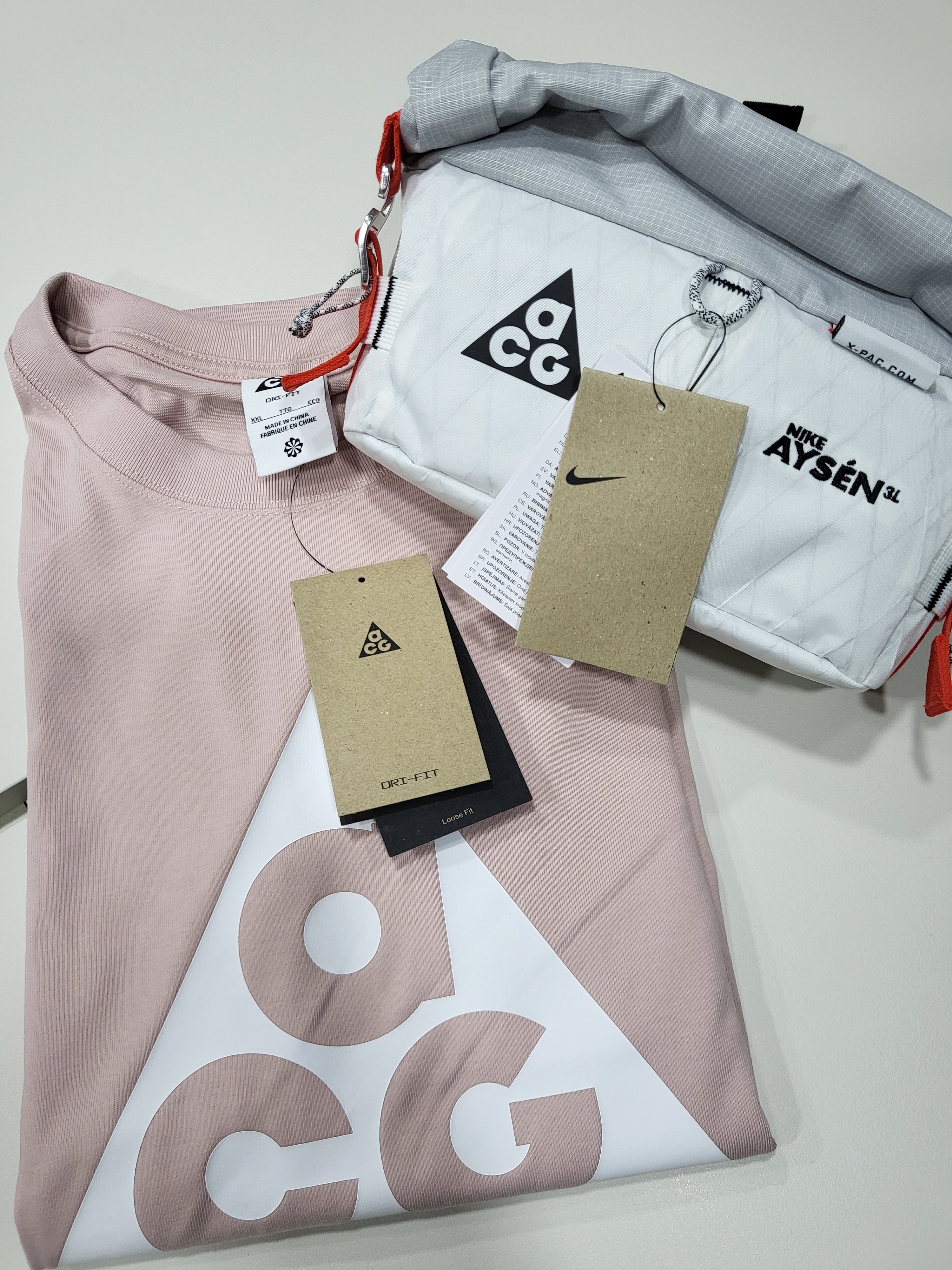 Nike ACG Aisen Penny Pack 3L White Photon Dust, Nike ACG HBR Short Sleeve T-Shirt Pink Oxford - Asia 착용 스타일