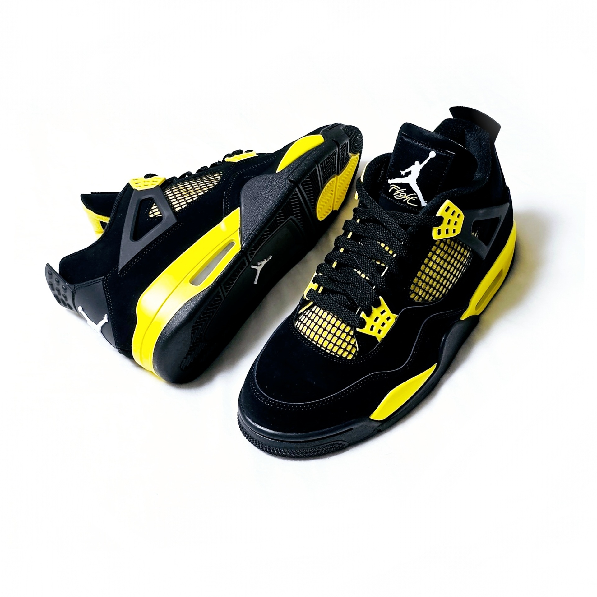 Jordan 4 Retro Thunder 2023 착용 스타일 - 1