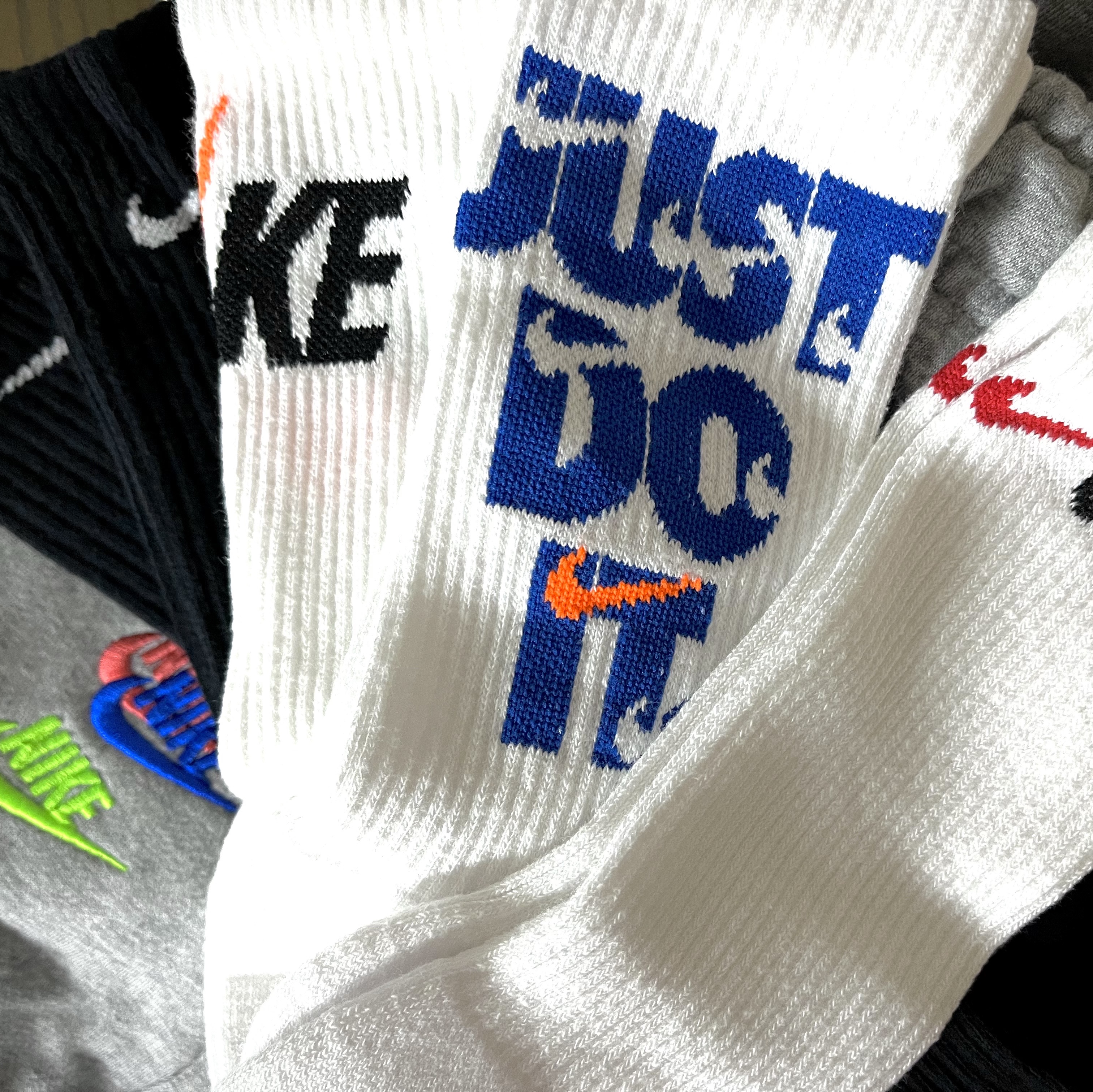 Nike Everyday Plus Cushioned Crew Socks Multicolor (3 Pack/Korean Ver.), Nike NSW Essential+ French Terry Pants Dark Grey Heather - Asia 착용 스타일 - 1