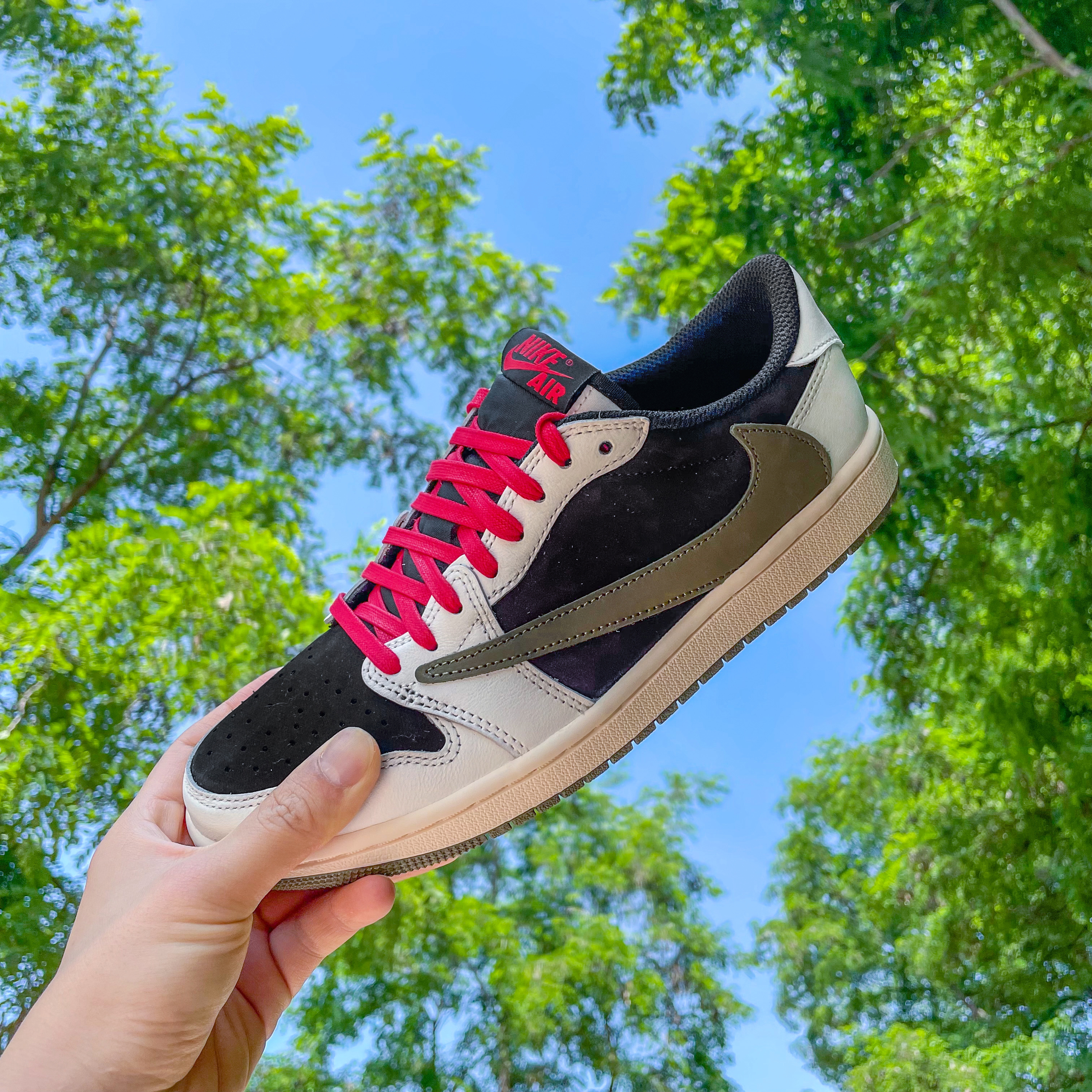 (W) Jordan 1 x Travis Scott Retro Low OG SP Medium Olive 착용 스타일