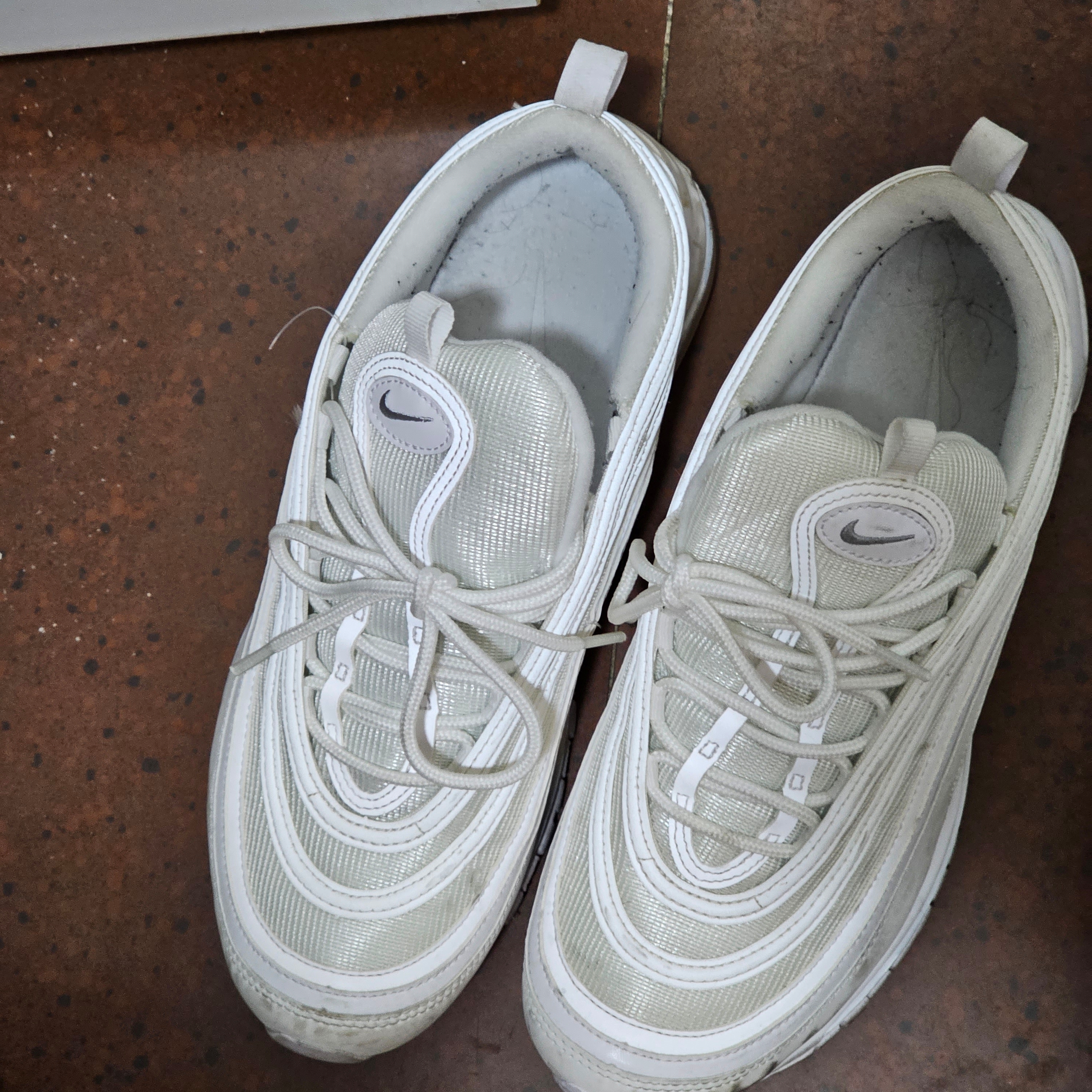 Nike Air Max 97 Triple White Wolf Grey 착용 스타일