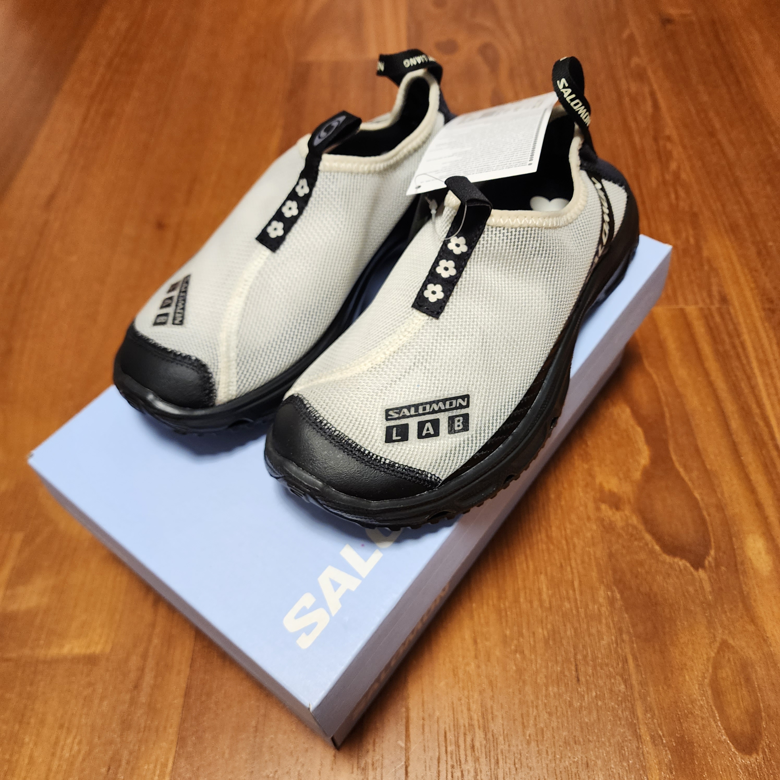 Salomon x Sandy Liang RX Moc 3.0 Black White 착용 스타일 - 3