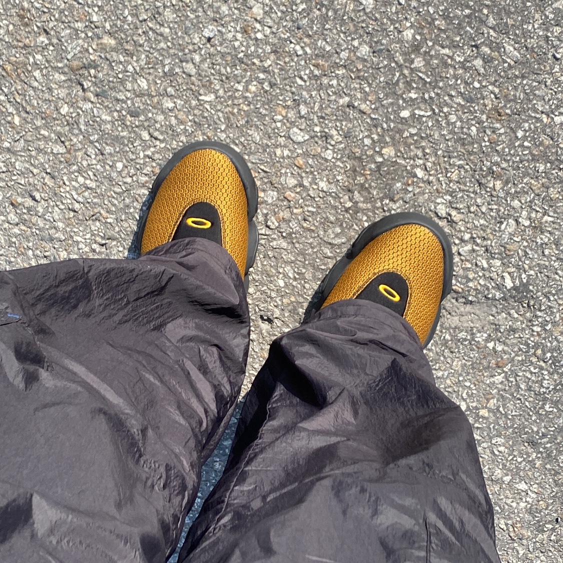 Oakley Factory Team x Brain Dead Jacquard Flesh Yellow Black 착용 스타일