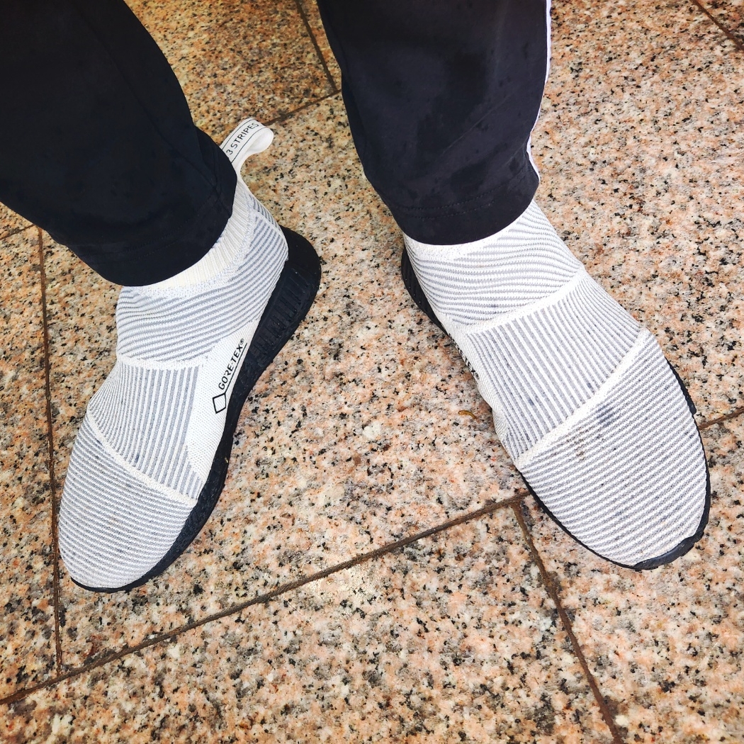 아디다스 NMD CS1 프라임니트 고어텍스 화이트 착용 스타일 - 1