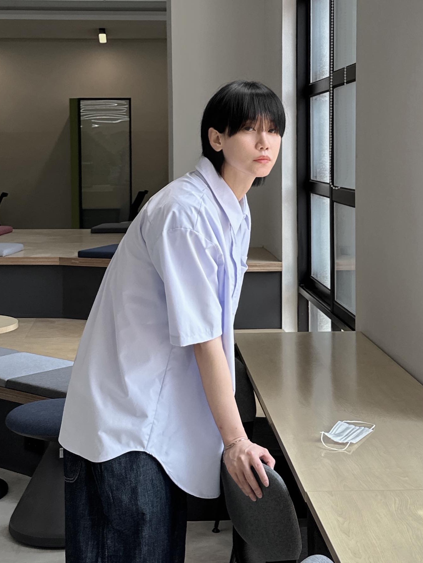 메종 미하라 야스히로 웨인 OG 솔 레더 로우탑 스니커즈 화이트 착용 스타일 - 2