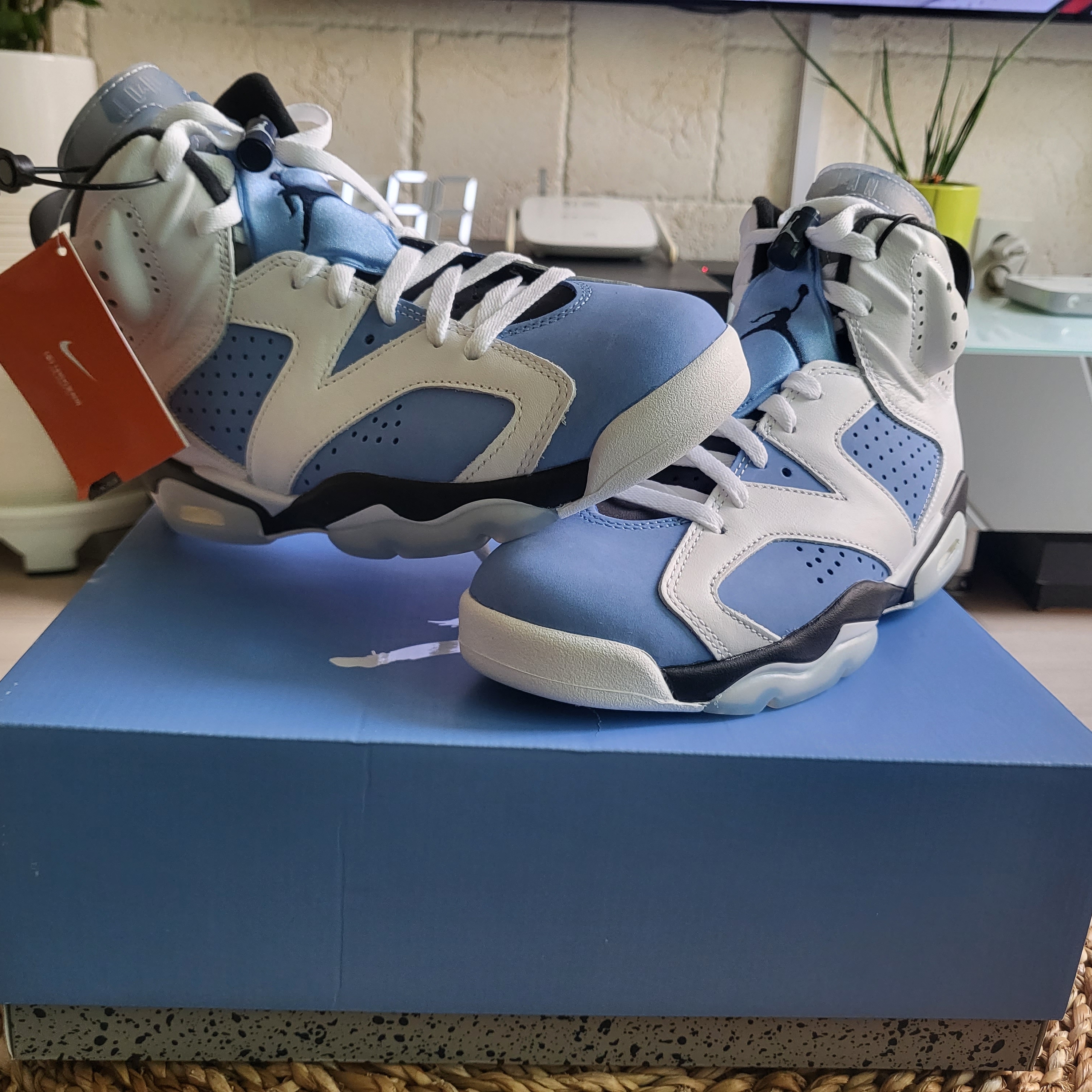 Jordan 6 Retro University Blue 착용 스타일 - 2