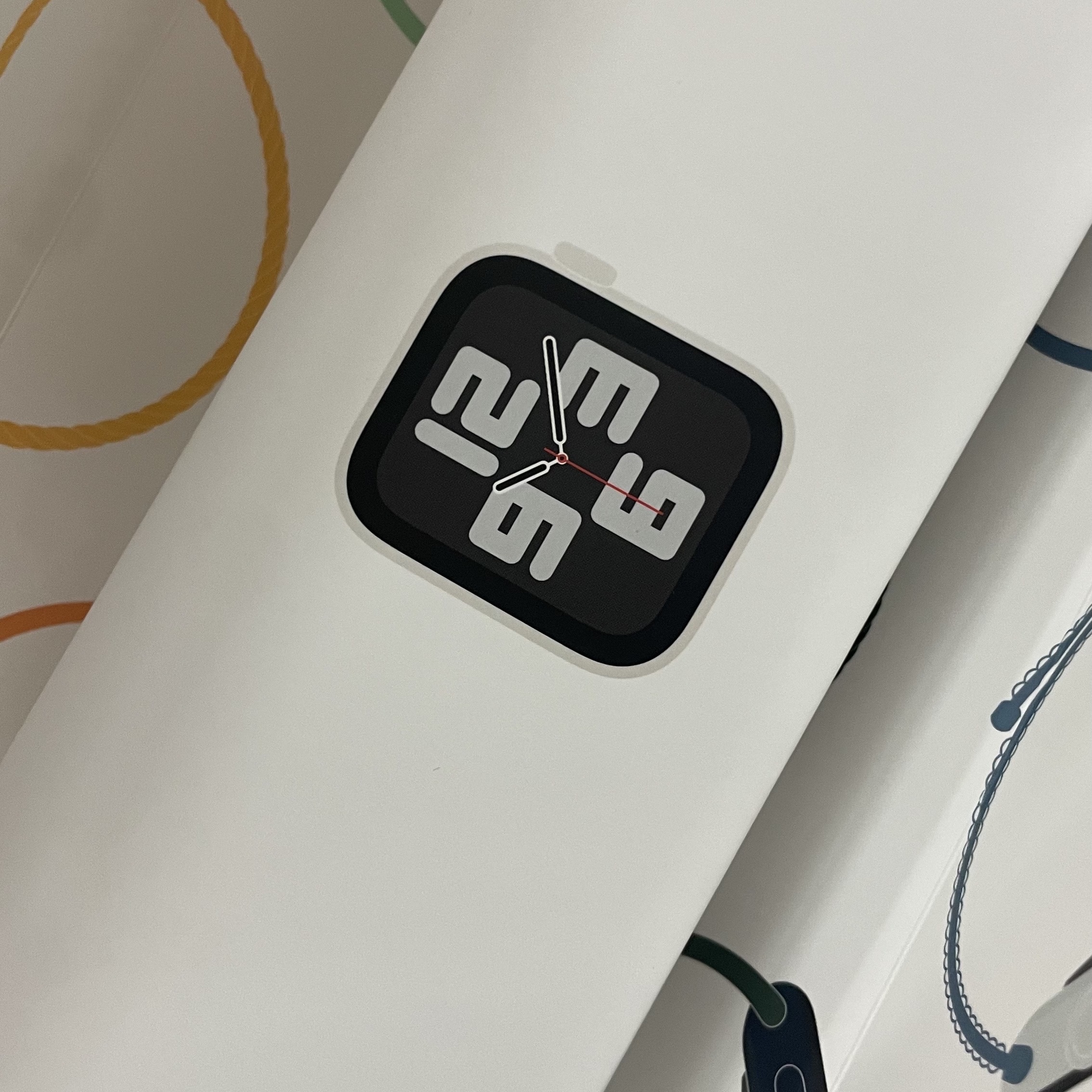 Apple Watch SE 40mm GPS Silver Aluminum Case with Sport Band White (Korean Ver.) 착용 스타일 - 1