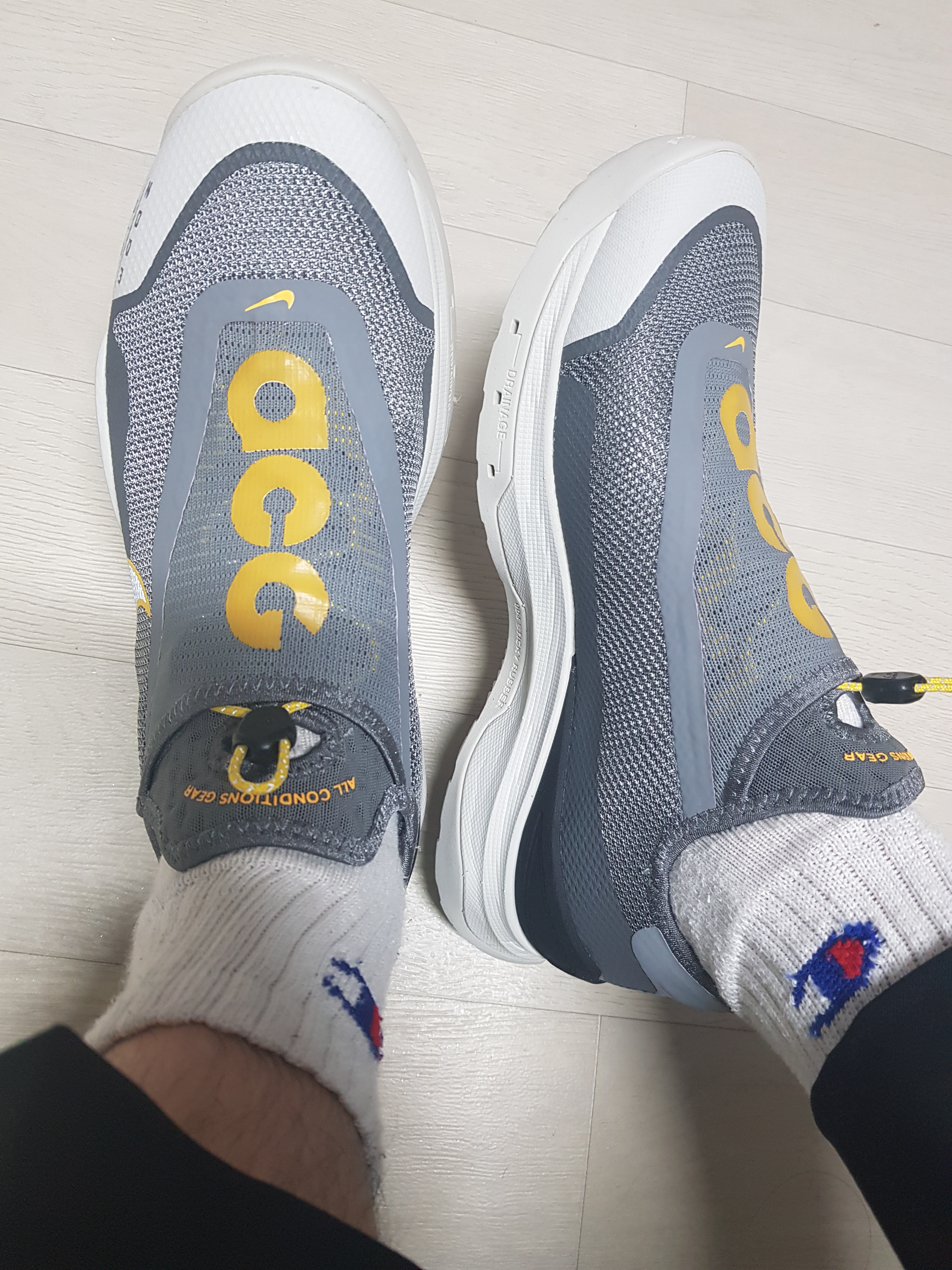 Nike ACG Zoom Air AO Smoke Grey 착용 스타일