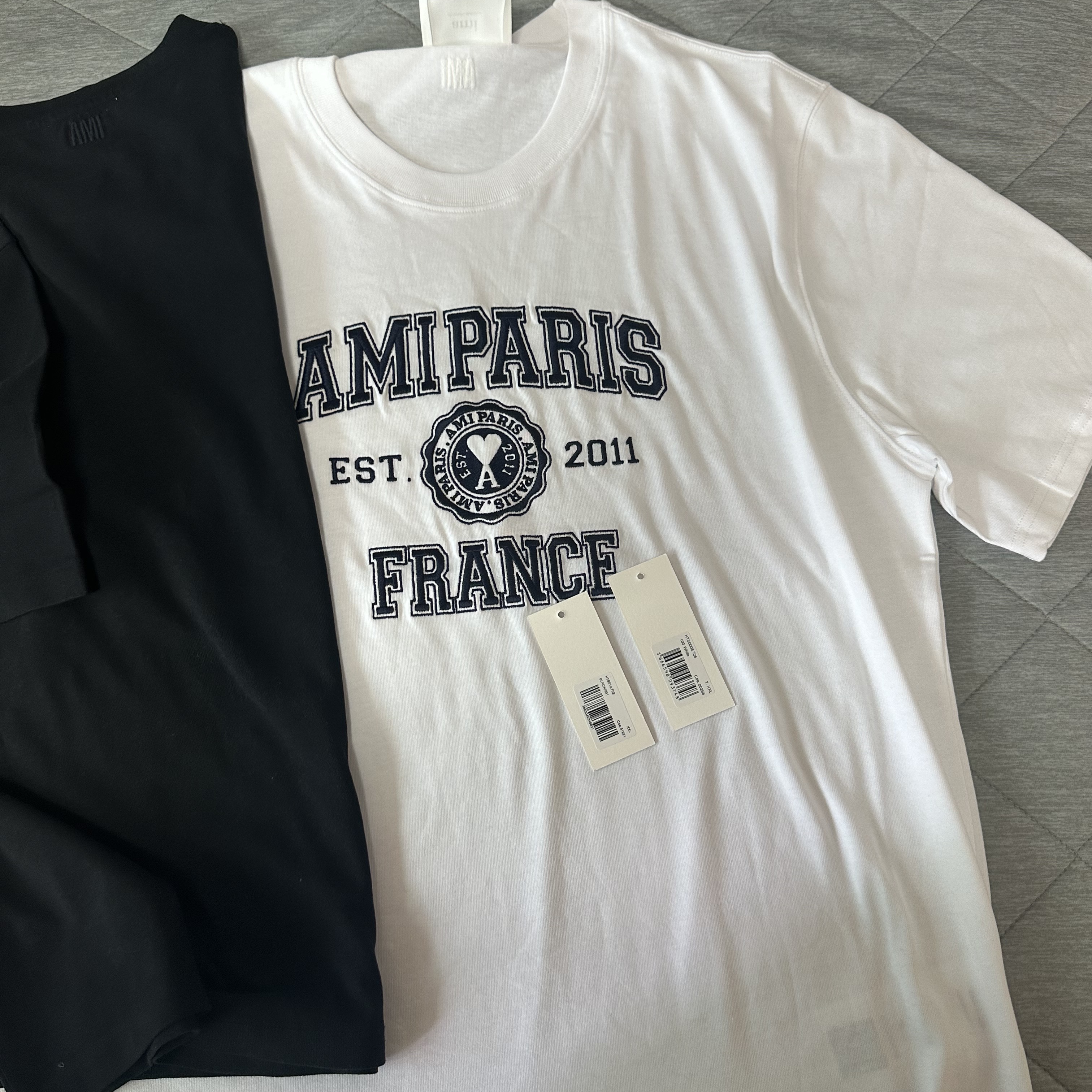 AMI Paris France T-Shirt White 착용 스타일 - 2