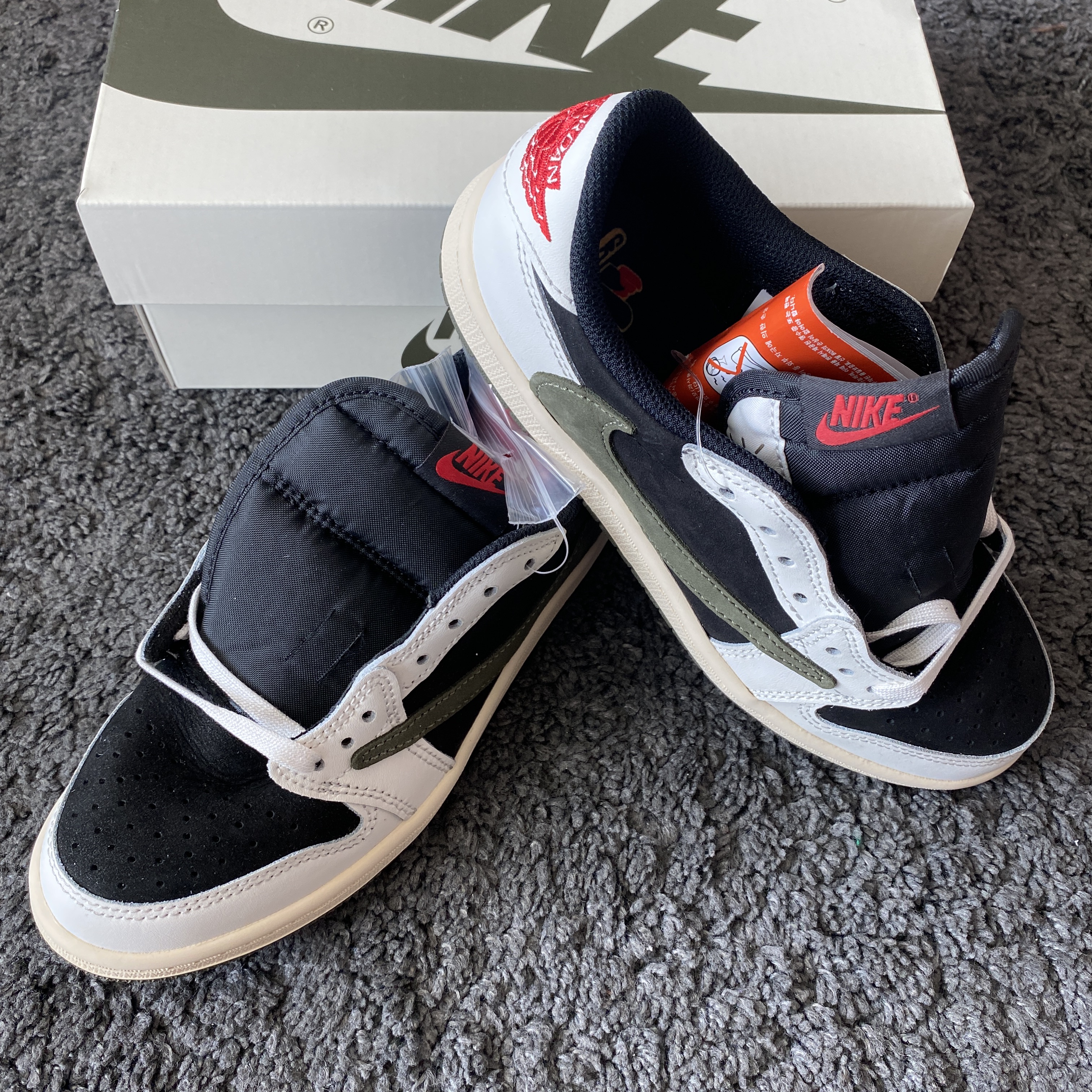 (PS) Jordan 1 x Travis Scott Retro Low OG SP Medium Olive 착용 스타일