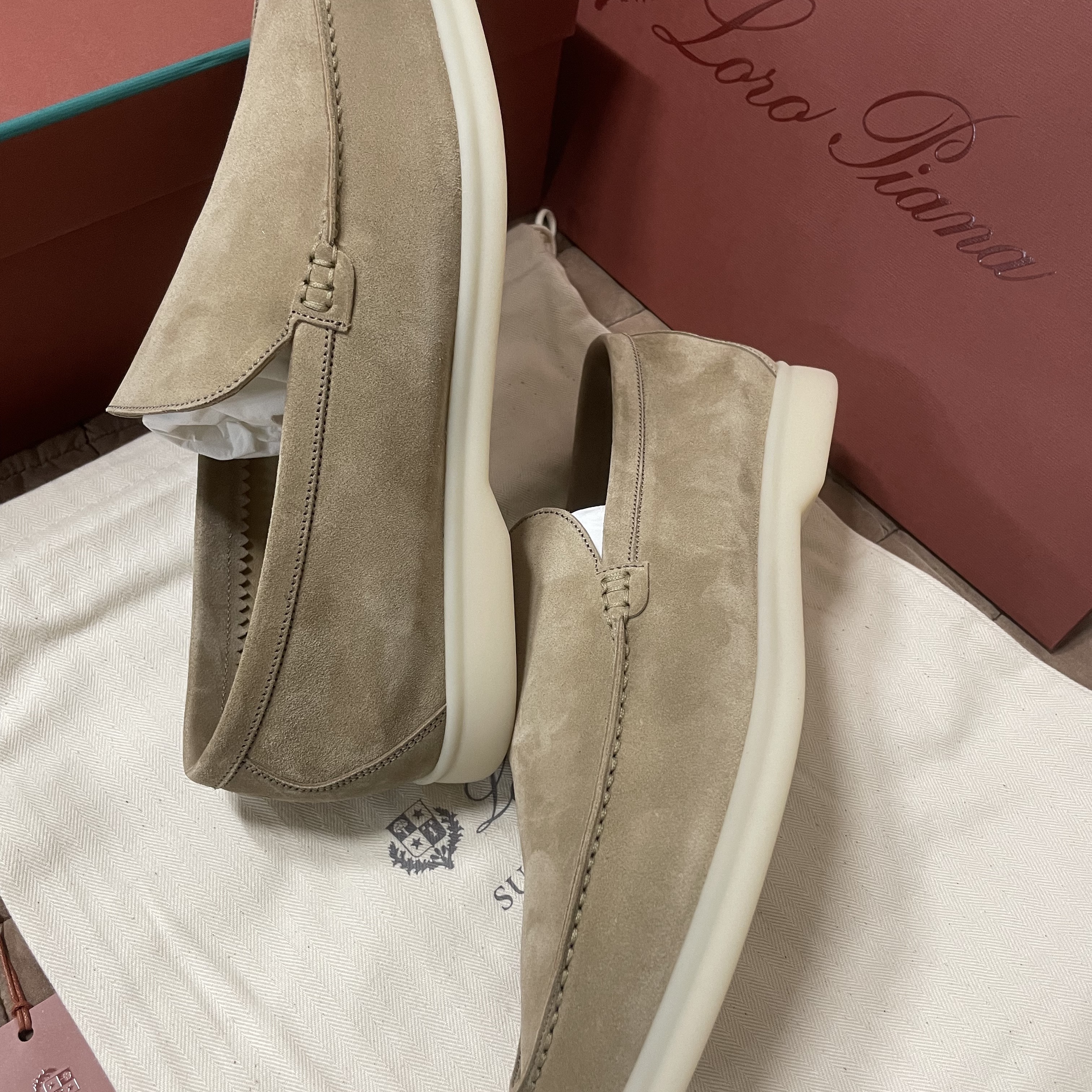 Loro Piana Summer Walk Suede Calfskin Light Wood Smoke 착용 스타일 - 1