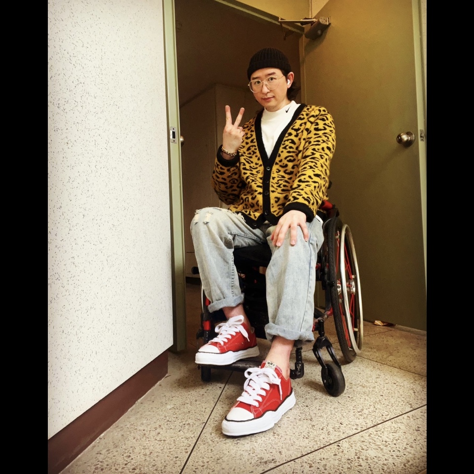 Maison Mihara Yasuhiro Peterson OG Sole Canvas Low Sneakers Orange 착용 스타일