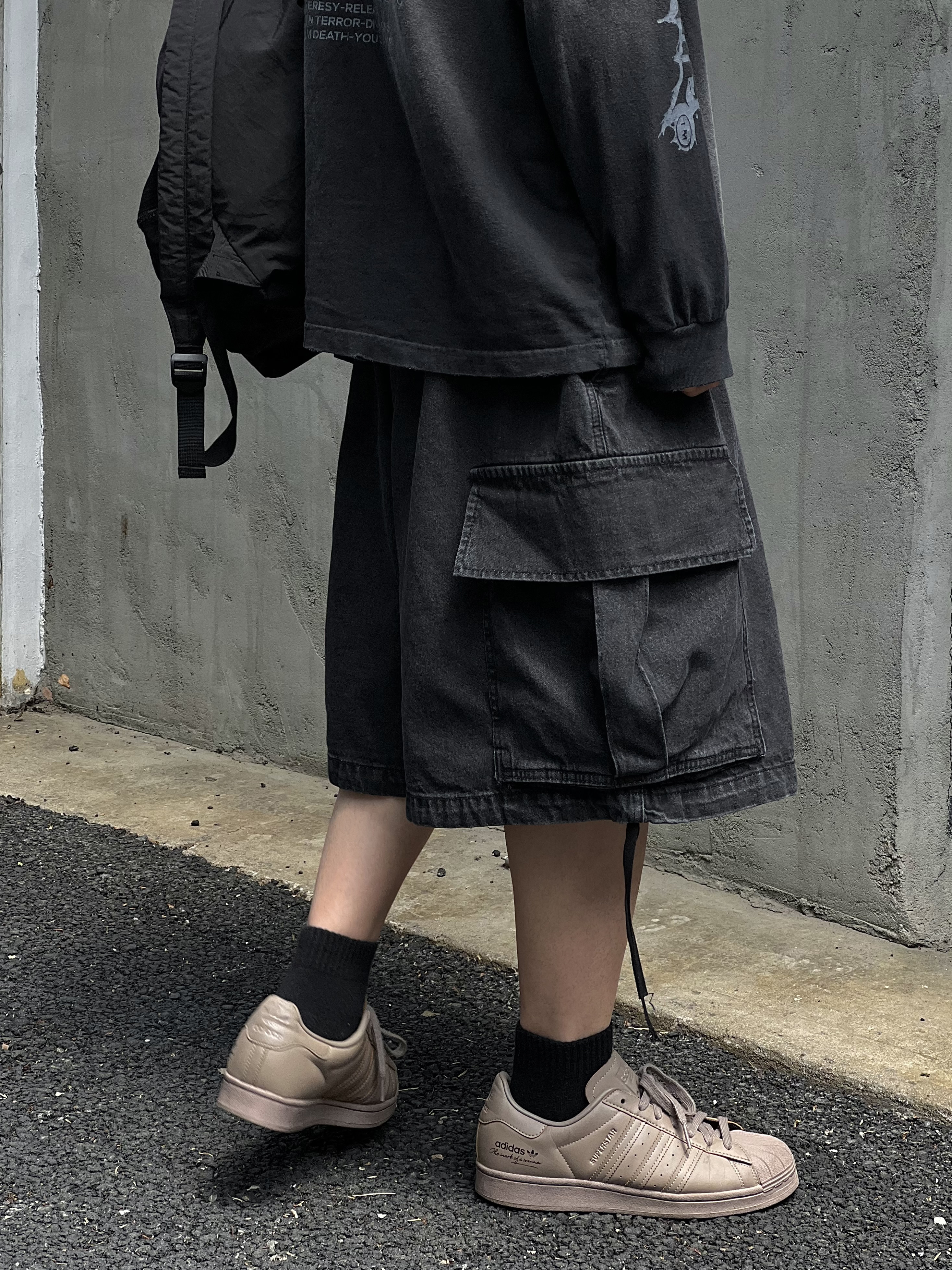 Adidas Superstar Chalky Brown 착용 스타일 - 5