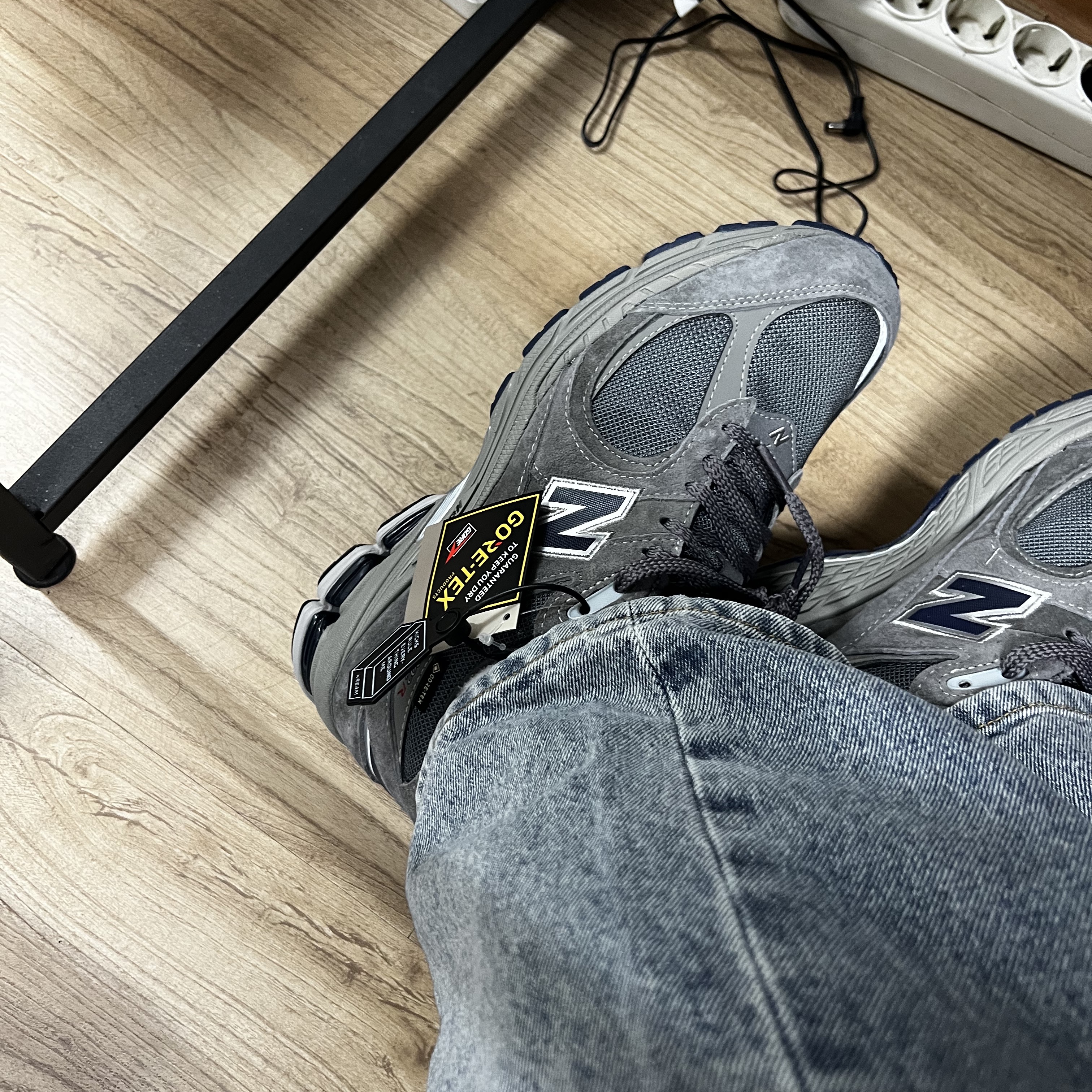 New Balance 2002R Gore-Tex Castlerock Natural Indigo 착용 스타일 - 2